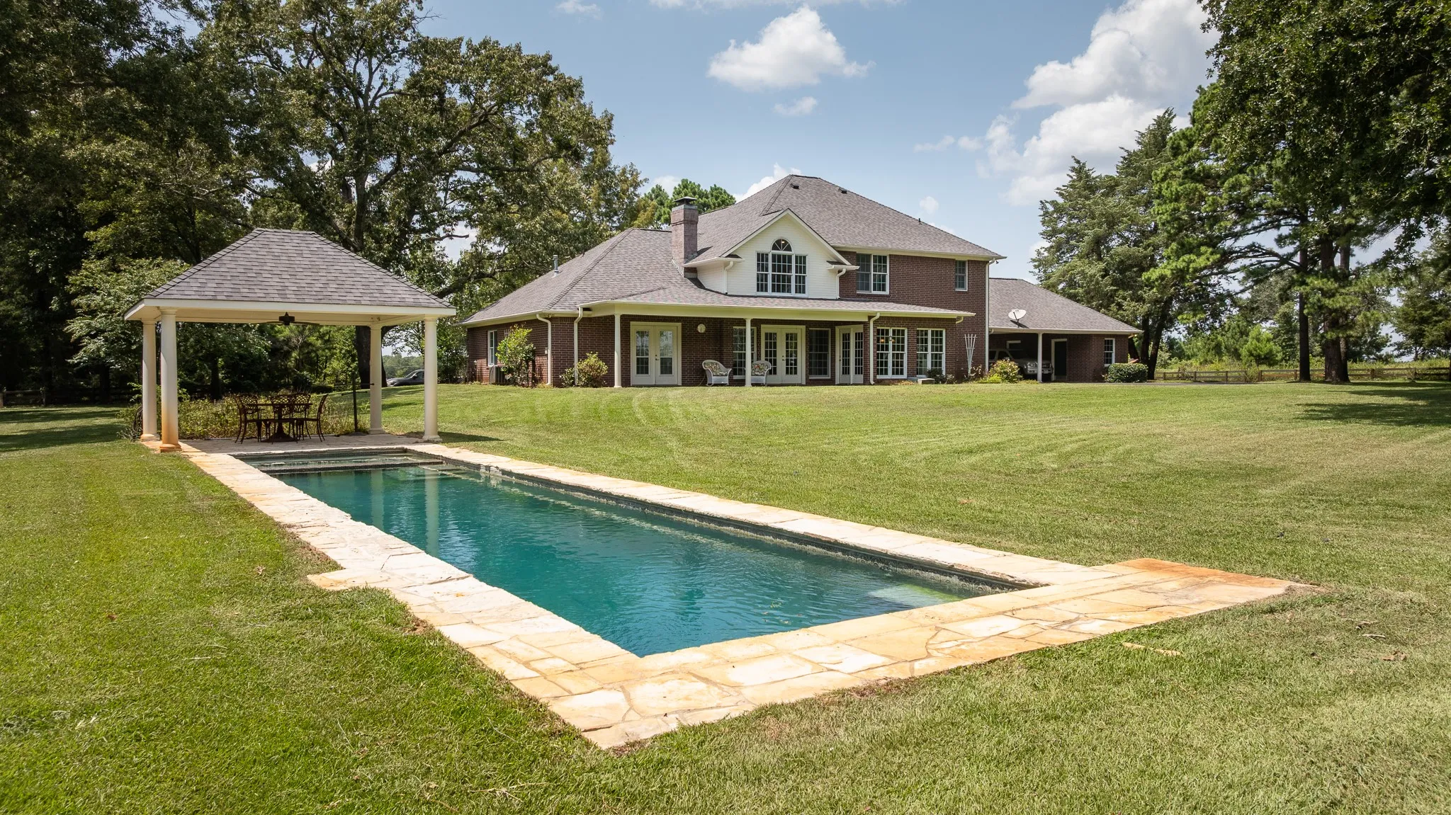 Single Family Residence For Sale in Cherokee County , 4480 Fm 2137 N, Bullard, Texas 75757, 4 Bedroom, 5 Bathroom, Garage spaces, 7,314 Sqft, built in 2001, mls#21337510, Real Estate Agent in Bullard, Homes For Sale in Cherokee county, Homes For Sale in Bullard, Realtor in Bullard Texas, Real Estate Brokerage Independent Realty Texas, Luminita Cordes Realtor
