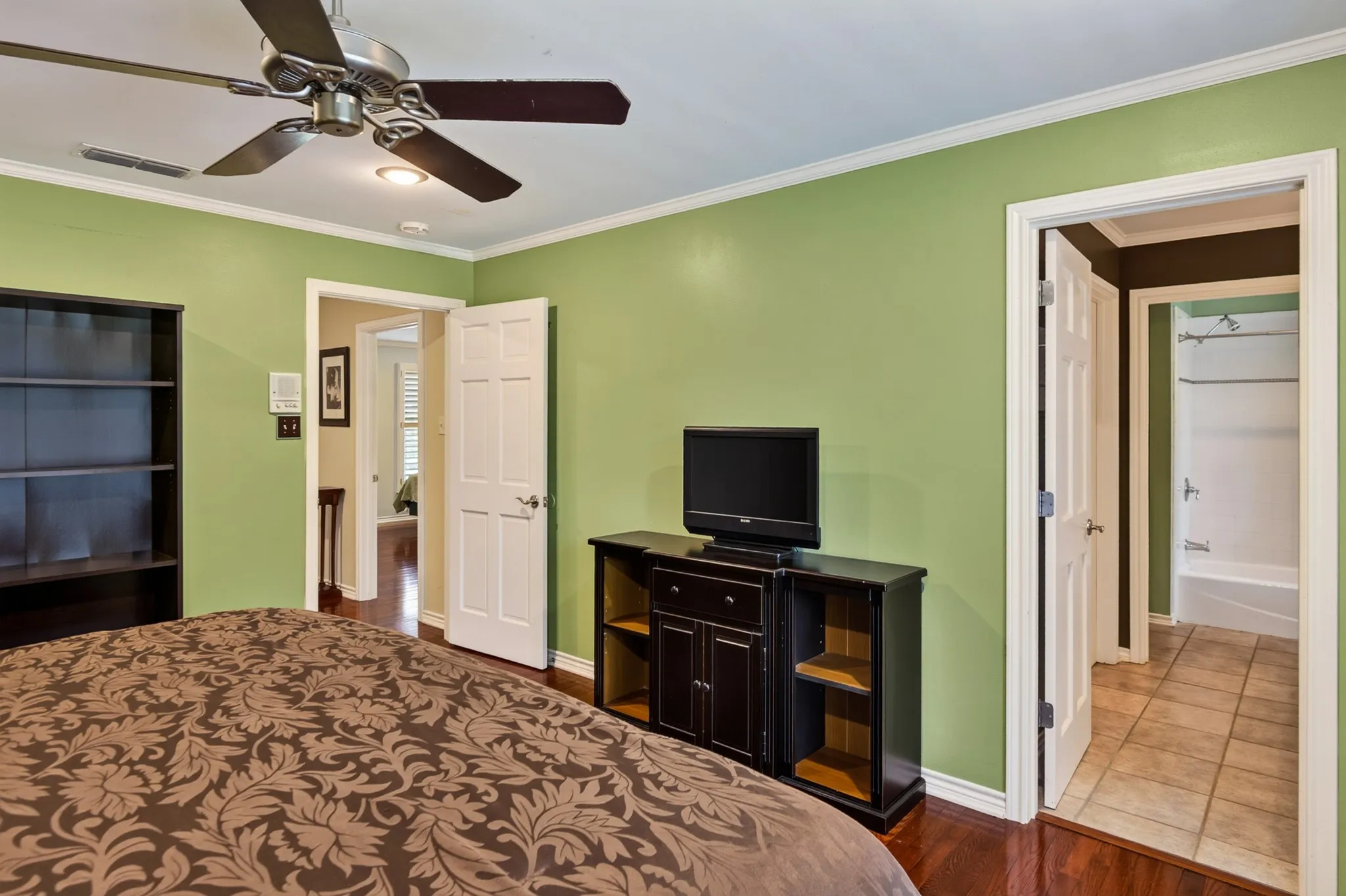Single Family Residence For Sale in Cherokee County , 4480 Fm 2137 N, Bullard, Texas 75757, 4 Bedroom, 5 Bathroom, Garage spaces, 7,314 Sqft, built in 2001, mls#21337510, Real Estate Agent in Bullard, Homes For Sale in Cherokee county, Homes For Sale in Bullard, Realtor in Bullard Texas, Real Estate Brokerage Independent Realty Texas, Luminita Cordes Realtor