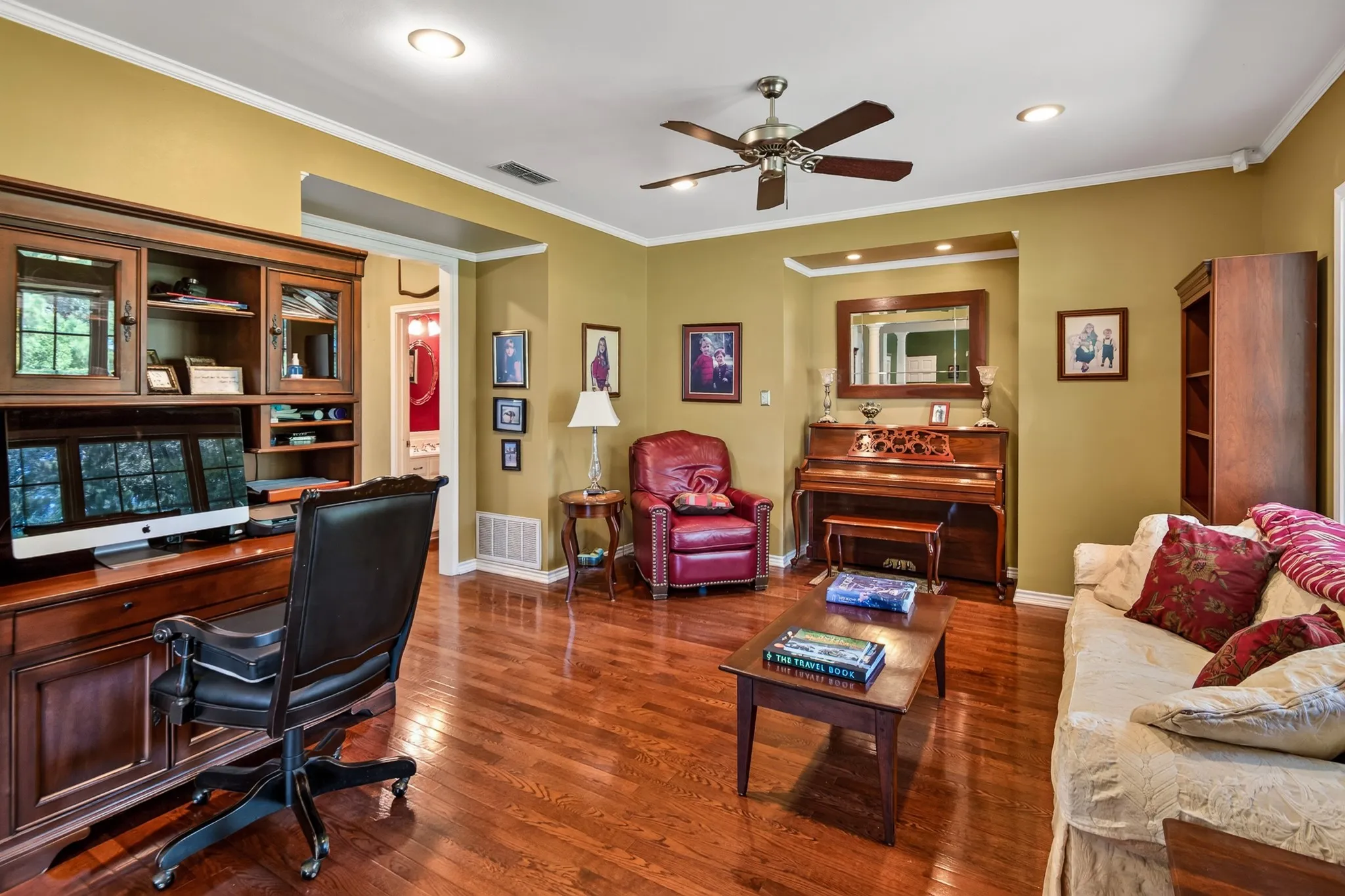 Single Family Residence For Sale in Cherokee County , 4480 Fm 2137 N, Bullard, Texas 75757, 4 Bedroom, 5 Bathroom, Garage spaces, 7,314 Sqft, built in 2001, mls#21337510, Real Estate Agent in Bullard, Homes For Sale in Cherokee county, Homes For Sale in Bullard, Realtor in Bullard Texas, Real Estate Brokerage Independent Realty Texas, Luminita Cordes Realtor