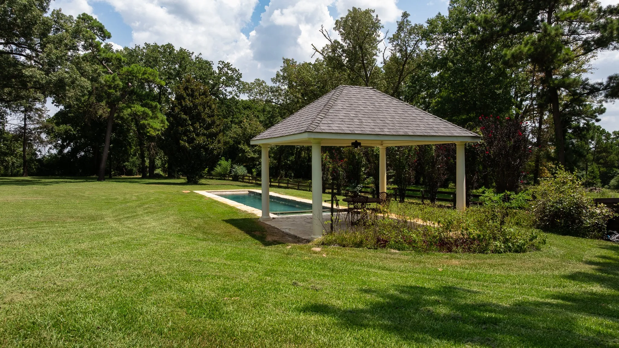 Single Family Residence For Sale in Cherokee County , 4480 Fm 2137 N, Bullard, Texas 75757, 4 Bedroom, 5 Bathroom, Garage spaces, 7,314 Sqft, built in 2001, mls#21337510, Real Estate Agent in Bullard, Homes For Sale in Cherokee county, Homes For Sale in Bullard, Realtor in Bullard Texas, Real Estate Brokerage Independent Realty Texas, Luminita Cordes Realtor