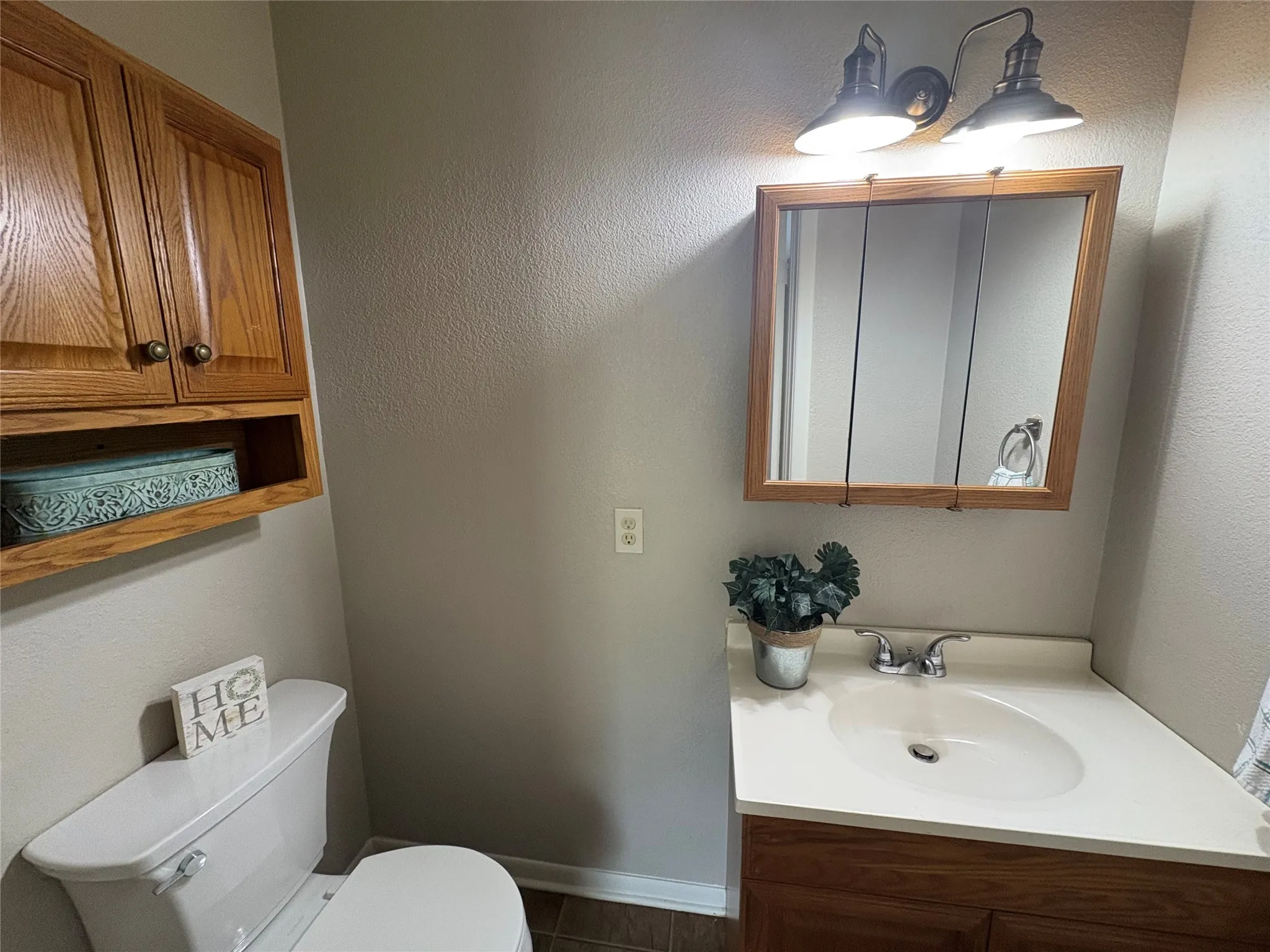 Single Family Residence For Rent in Grayson County , 404 W Heron Street, Denison, Texas 75020, 3 Bedroom, 2 Bathroom, 1 Garage spaces, 1,188 Sqft, built in 1955, mls#21359947, Real Estate Agent in Denison, Homes For Rent in Grayson county, Homes For Rent in Denison, Realtor in Denison Texas, Real Estate Brokerage Independent Realty Texas, Luminita Cordes Realtor