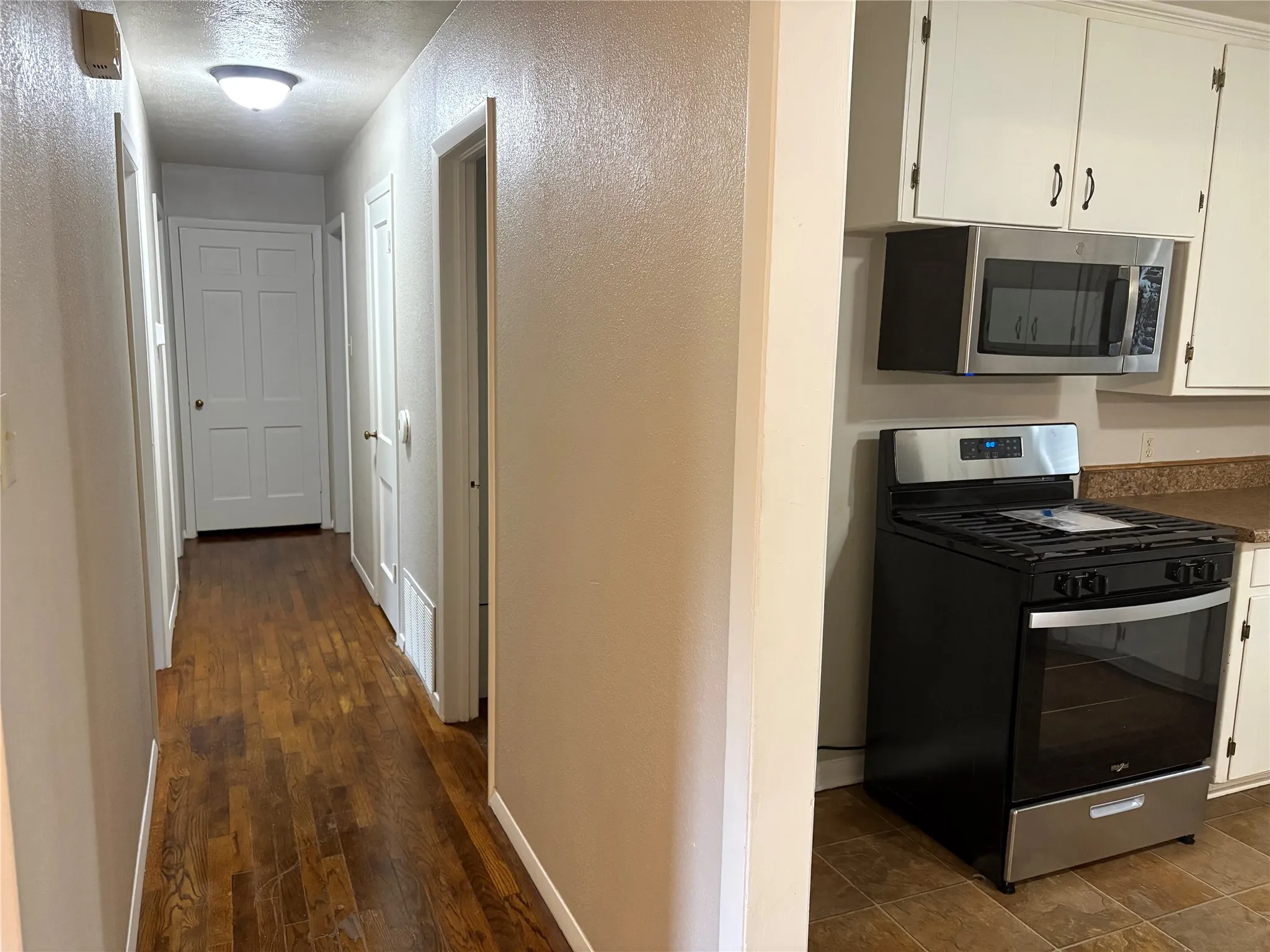 Single Family Residence For Rent in Grayson County , 404 W Heron Street, Denison, Texas 75020, 3 Bedroom, 2 Bathroom, 1 Garage spaces, 1,188 Sqft, built in 1955, mls#21359947, Real Estate Agent in Denison, Homes For Rent in Grayson county, Homes For Rent in Denison, Realtor in Denison Texas, Real Estate Brokerage Independent Realty Texas, Luminita Cordes Realtor