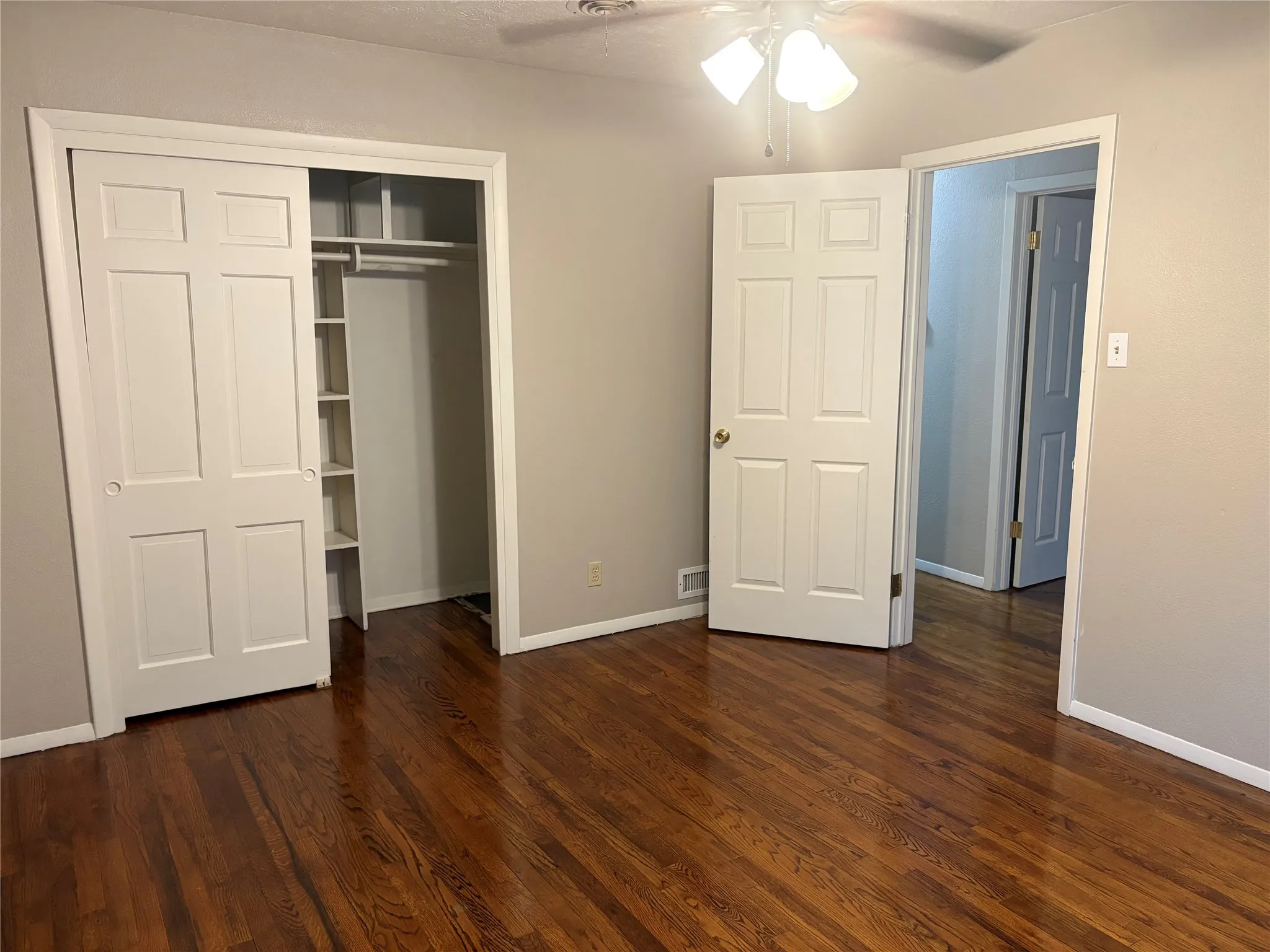 Single Family Residence For Rent in Grayson County , 404 W Heron Street, Denison, Texas 75020, 3 Bedroom, 2 Bathroom, 1 Garage spaces, 1,188 Sqft, built in 1955, mls#21359947, Real Estate Agent in Denison, Homes For Rent in Grayson county, Homes For Rent in Denison, Realtor in Denison Texas, Real Estate Brokerage Independent Realty Texas, Luminita Cordes Realtor