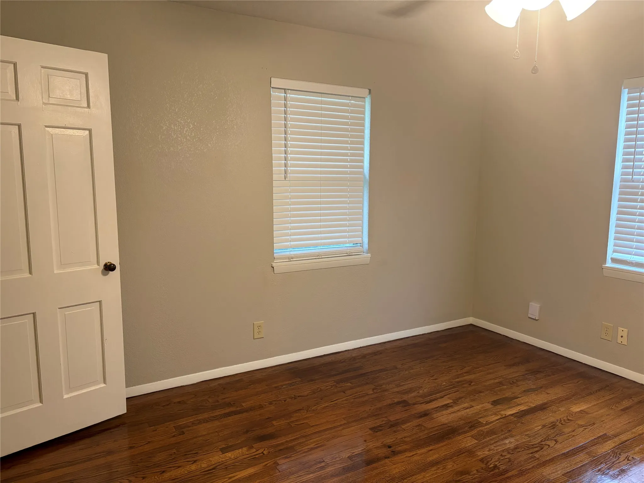 Single Family Residence For Rent in Grayson County , 404 W Heron Street, Denison, Texas 75020, 3 Bedroom, 2 Bathroom, 1 Garage spaces, 1,188 Sqft, built in 1955, mls#21359947, Real Estate Agent in Denison, Homes For Rent in Grayson county, Homes For Rent in Denison, Realtor in Denison Texas, Real Estate Brokerage Independent Realty Texas, Luminita Cordes Realtor