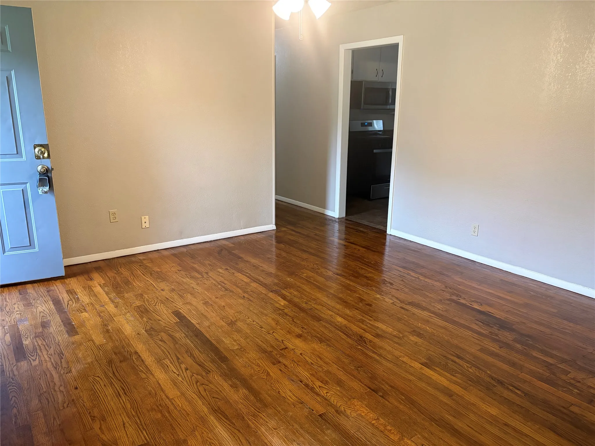 Single Family Residence For Rent in Grayson County , 404 W Heron Street, Denison, Texas 75020, 3 Bedroom, 2 Bathroom, 1 Garage spaces, 1,188 Sqft, built in 1955, mls#21359947, Real Estate Agent in Denison, Homes For Rent in Grayson county, Homes For Rent in Denison, Realtor in Denison Texas, Real Estate Brokerage Independent Realty Texas, Luminita Cordes Realtor