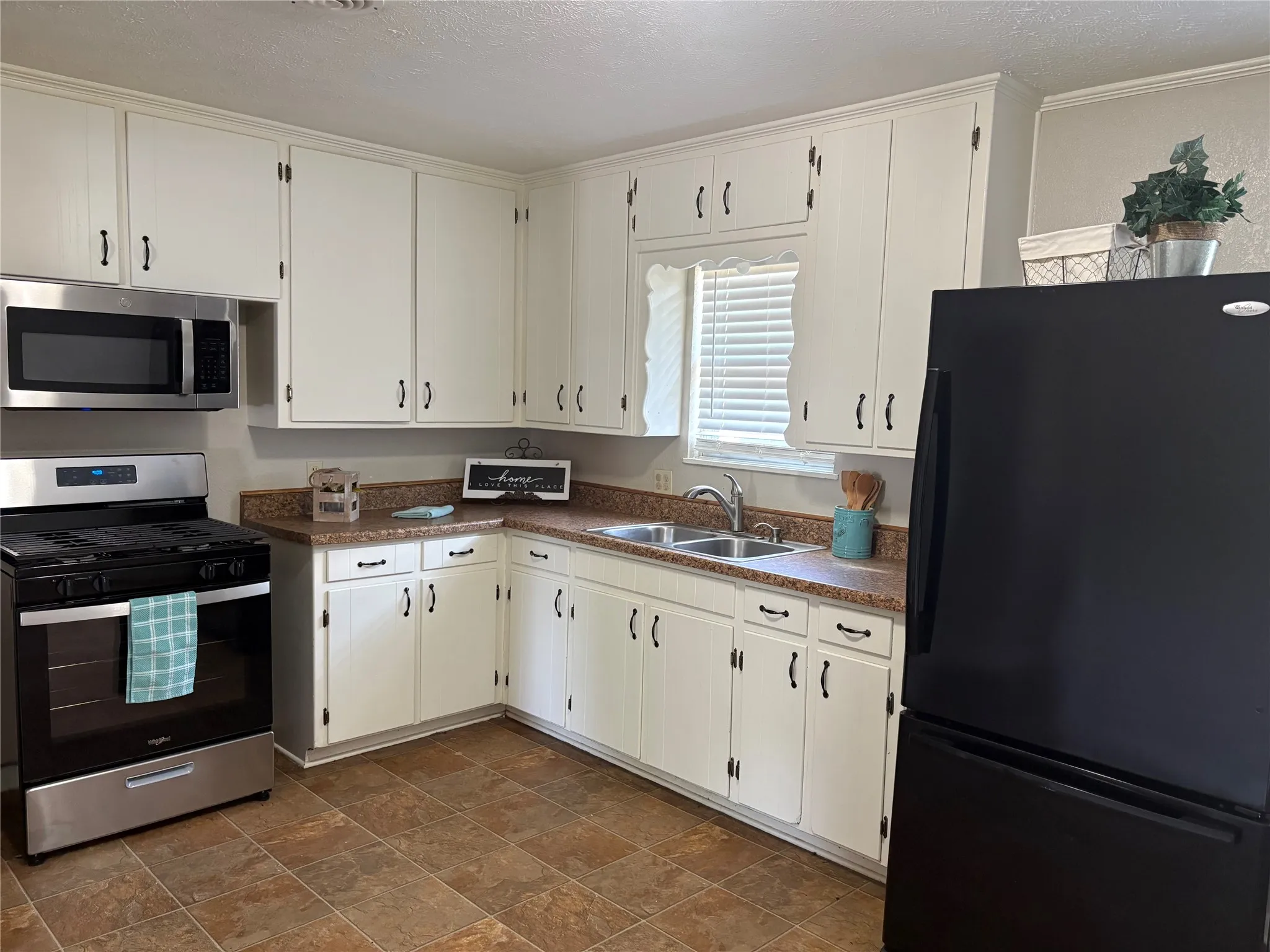 Single Family Residence For Rent in Grayson County , 404 W Heron Street, Denison, Texas 75020, 3 Bedroom, 2 Bathroom, 1 Garage spaces, 1,188 Sqft, built in 1955, mls#21359947, Real Estate Agent in Denison, Homes For Rent in Grayson county, Homes For Rent in Denison, Realtor in Denison Texas, Real Estate Brokerage Independent Realty Texas, Luminita Cordes Realtor