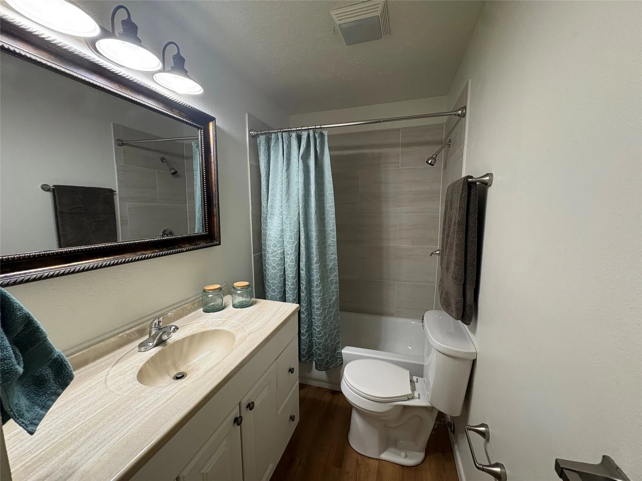 Single Family Residence For Rent in Grayson County , 404 W Heron Street, Denison, Texas 75020, 3 Bedroom, 2 Bathroom, 1 Garage spaces, 1,188 Sqft, built in 1955, mls#21359947, Real Estate Agent in Denison, Homes For Rent in Grayson county, Homes For Rent in Denison, Realtor in Denison Texas, Real Estate Brokerage Independent Realty Texas, Luminita Cordes Realtor