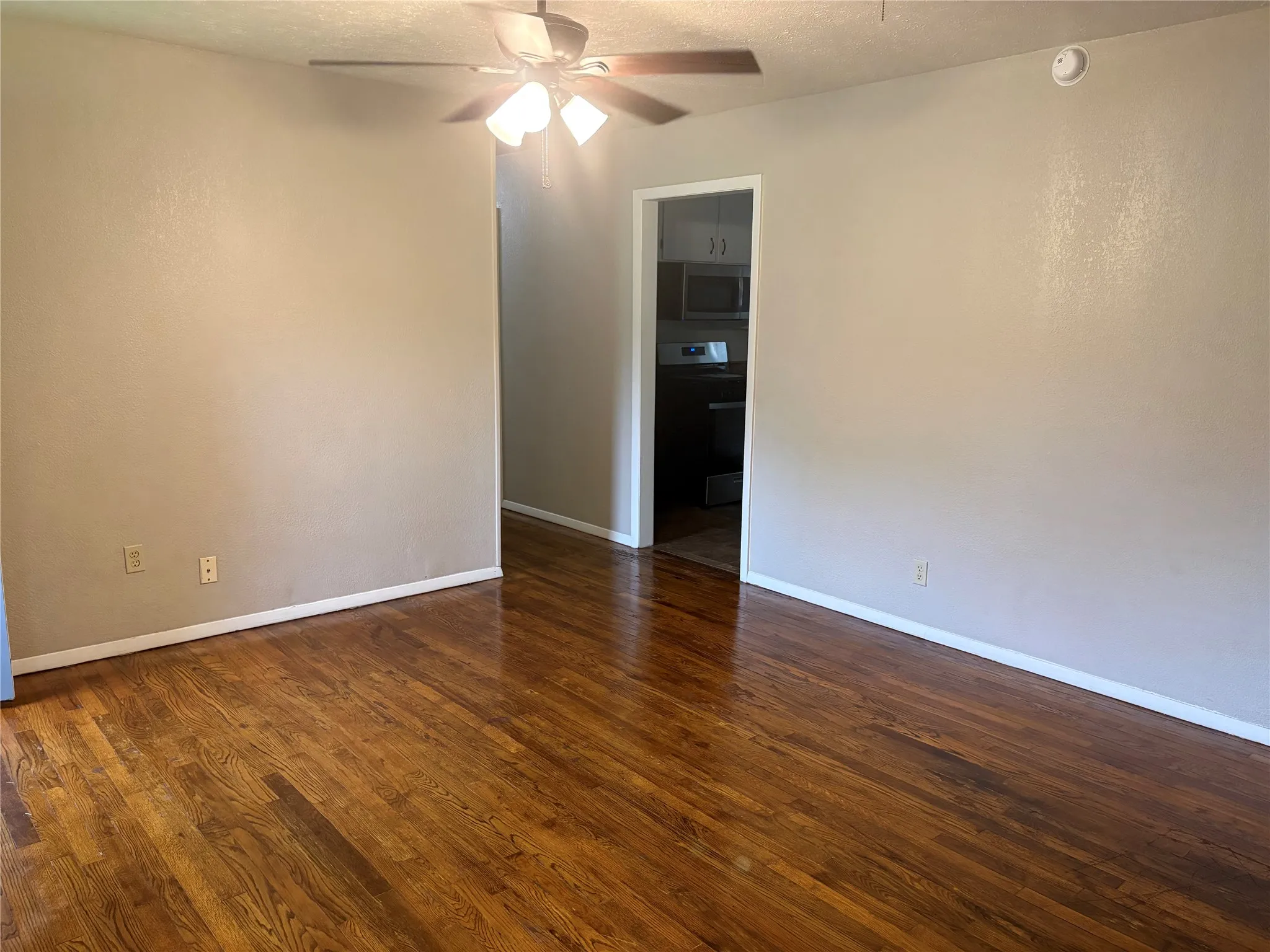 Single Family Residence For Rent in Grayson County , 404 W Heron Street, Denison, Texas 75020, 3 Bedroom, 2 Bathroom, 1 Garage spaces, 1,188 Sqft, built in 1955, mls#21359947, Real Estate Agent in Denison, Homes For Rent in Grayson county, Homes For Rent in Denison, Realtor in Denison Texas, Real Estate Brokerage Independent Realty Texas, Luminita Cordes Realtor