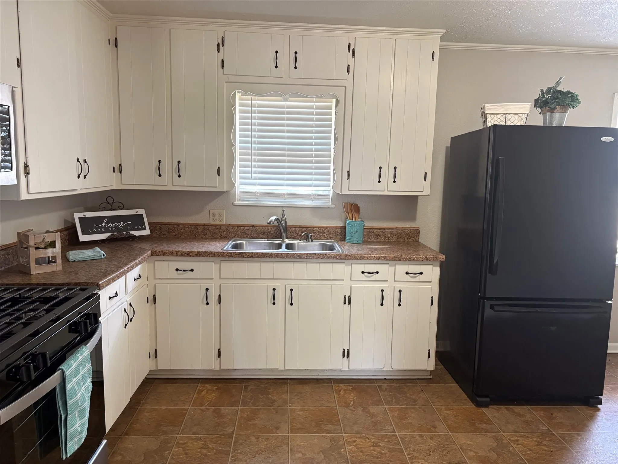 Single Family Residence For Rent in Grayson County , 404 W Heron Street, Denison, Texas 75020, 3 Bedroom, 2 Bathroom, 1 Garage spaces, 1,188 Sqft, built in 1955, mls#21359947, Real Estate Agent in Denison, Homes For Rent in Grayson county, Homes For Rent in Denison, Realtor in Denison Texas, Real Estate Brokerage Independent Realty Texas, Luminita Cordes Realtor