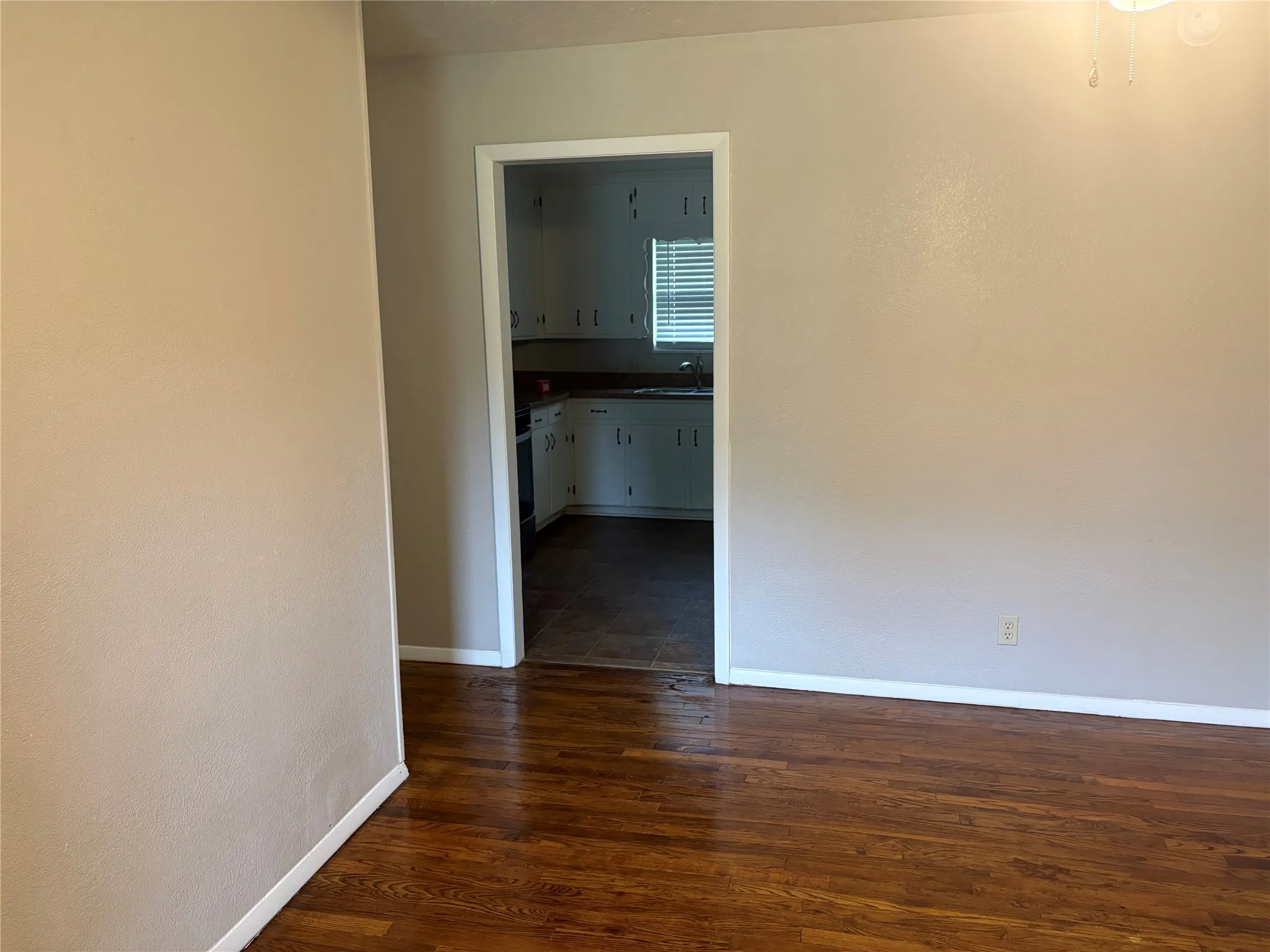 Single Family Residence For Rent in Grayson County , 404 W Heron Street, Denison, Texas 75020, 3 Bedroom, 2 Bathroom, 1 Garage spaces, 1,188 Sqft, built in 1955, mls#21359947, Real Estate Agent in Denison, Homes For Rent in Grayson county, Homes For Rent in Denison, Realtor in Denison Texas, Real Estate Brokerage Independent Realty Texas, Luminita Cordes Realtor
