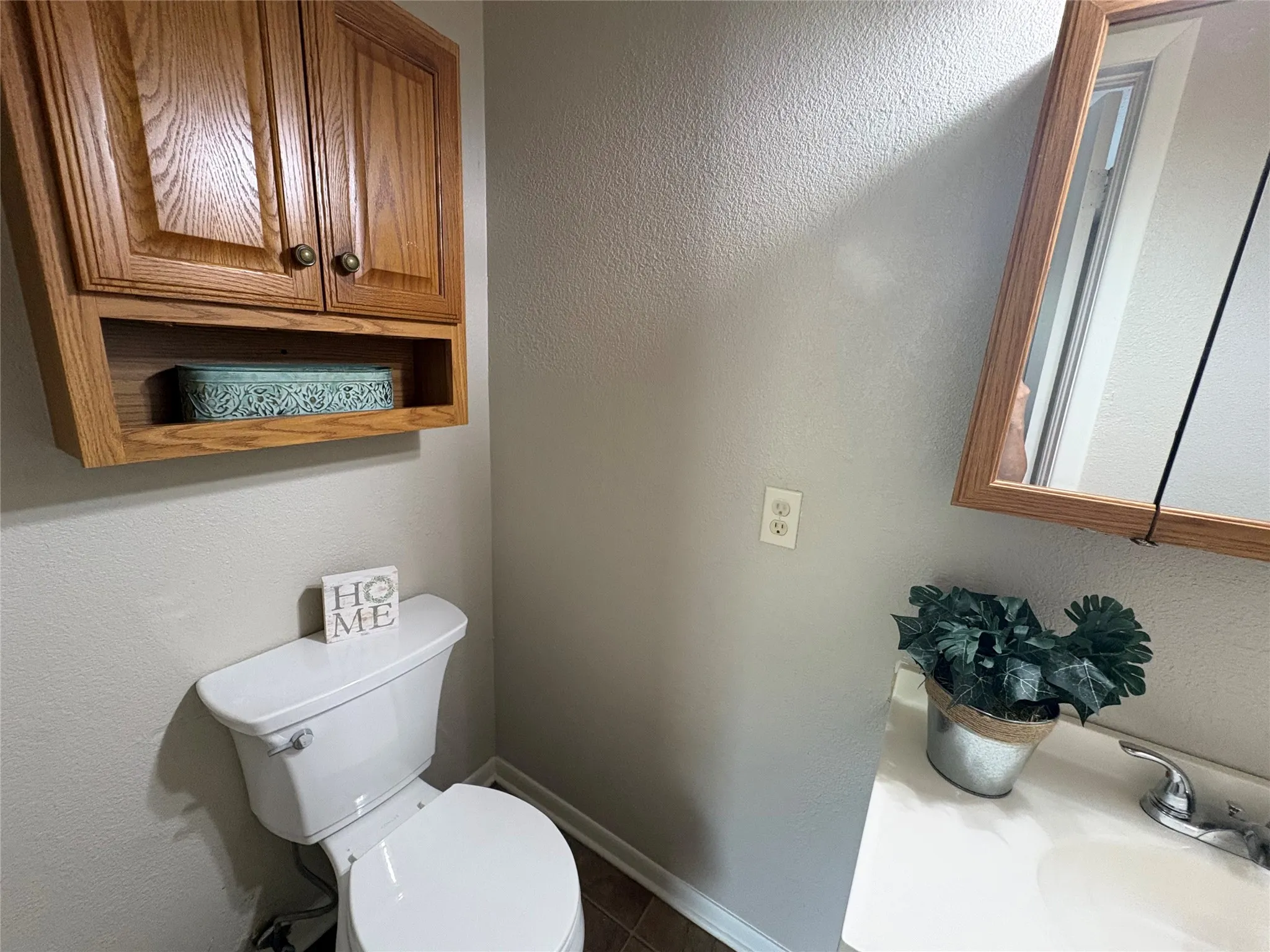 Single Family Residence For Rent in Grayson County , 404 W Heron Street, Denison, Texas 75020, 3 Bedroom, 2 Bathroom, 1 Garage spaces, 1,188 Sqft, built in 1955, mls#21359947, Real Estate Agent in Denison, Homes For Rent in Grayson county, Homes For Rent in Denison, Realtor in Denison Texas, Real Estate Brokerage Independent Realty Texas, Luminita Cordes Realtor