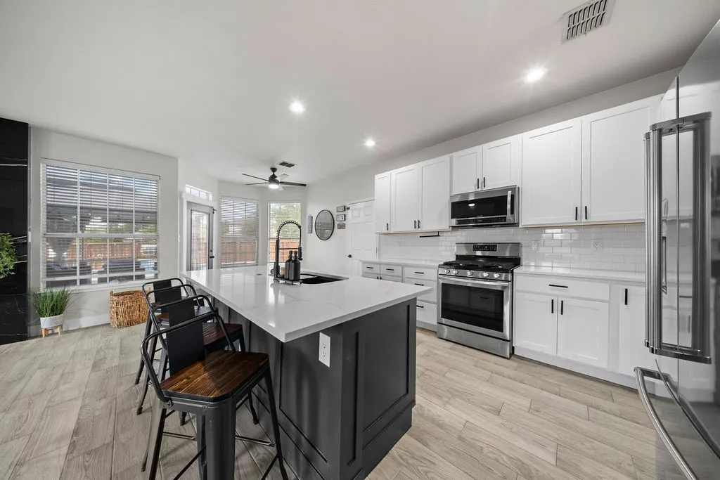 Single Family Residence For Sale in Collin County , 510 Hawthorne Drive, Murphy, Texas 75094, 4 Bedroom, 2 Bathroom, 2 Garage spaces, 3,017 Sqft, built in 2000, mls#21359258, Real Estate Agent in Murphy, Homes For Sale in Collin county, Homes For Sale in Murphy, Realtor in Murphy Texas, Real Estate Brokerage Independent Realty Texas, Luminita Cordes Realtor