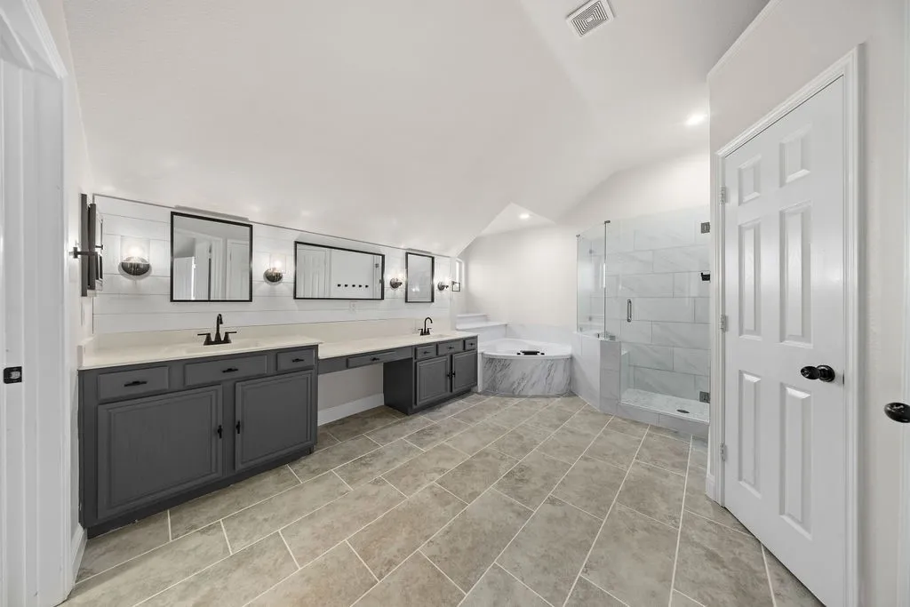 Single Family Residence For Sale in Collin County , 510 Hawthorne Drive, Murphy, Texas 75094, 4 Bedroom, 2 Bathroom, 2 Garage spaces, 3,017 Sqft, built in 2000, mls#21359258, Real Estate Agent in Murphy, Homes For Sale in Collin county, Homes For Sale in Murphy, Realtor in Murphy Texas, Real Estate Brokerage Independent Realty Texas, Luminita Cordes Realtor