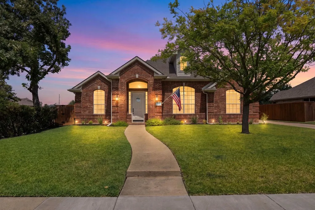 Single Family Residence For Sale in Collin County , 510 Hawthorne Drive, Murphy, Texas 75094, 4 Bedroom, 2 Bathroom, 2 Garage spaces, 3,017 Sqft, built in 2000, mls#21359258, Real Estate Agent in Murphy, Homes For Sale in Collin county, Homes For Sale in Murphy, Realtor in Murphy Texas, Real Estate Brokerage Independent Realty Texas, Luminita Cordes Realtor