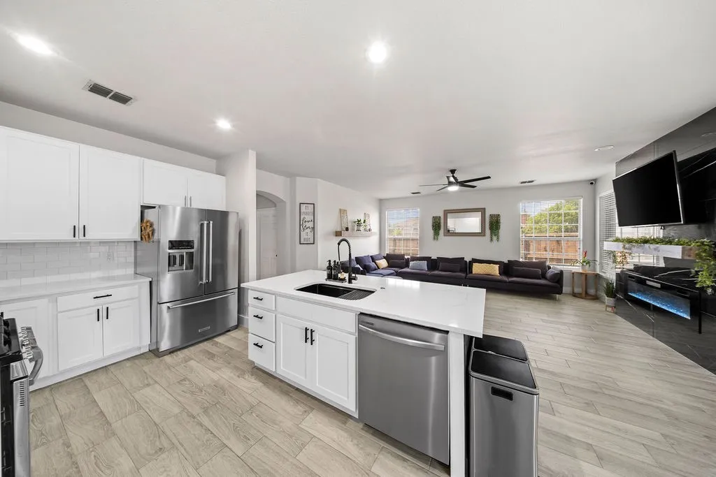 Single Family Residence For Sale in Collin County , 510 Hawthorne Drive, Murphy, Texas 75094, 4 Bedroom, 2 Bathroom, 2 Garage spaces, 3,017 Sqft, built in 2000, mls#21359258, Real Estate Agent in Murphy, Homes For Sale in Collin county, Homes For Sale in Murphy, Realtor in Murphy Texas, Real Estate Brokerage Independent Realty Texas, Luminita Cordes Realtor