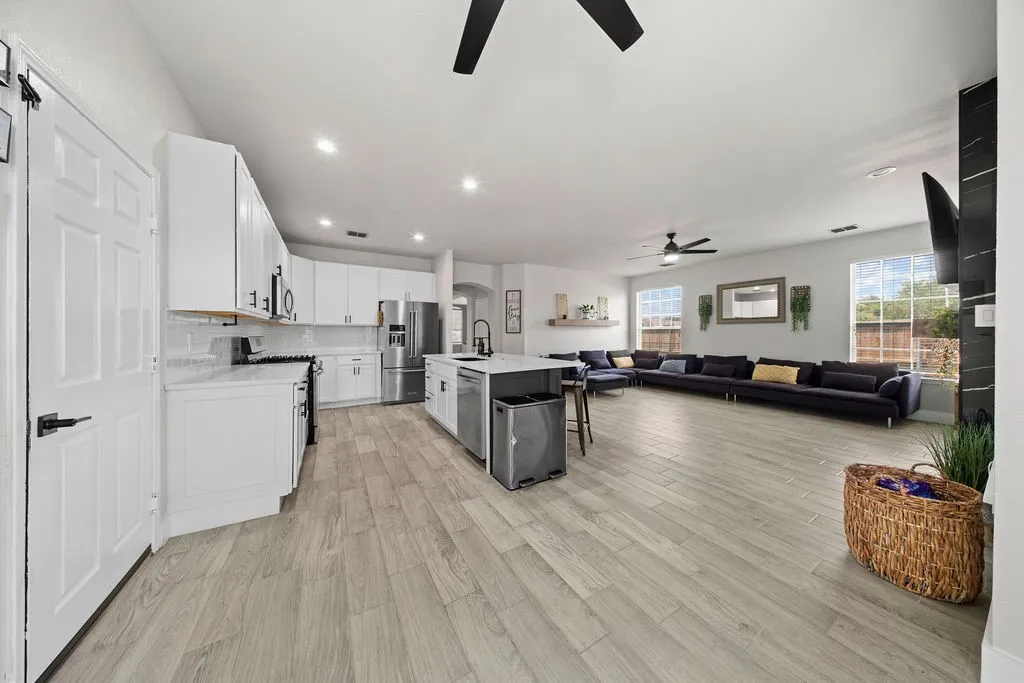 Single Family Residence For Sale in Collin County , 510 Hawthorne Drive, Murphy, Texas 75094, 4 Bedroom, 2 Bathroom, 2 Garage spaces, 3,017 Sqft, built in 2000, mls#21359258, Real Estate Agent in Murphy, Homes For Sale in Collin county, Homes For Sale in Murphy, Realtor in Murphy Texas, Real Estate Brokerage Independent Realty Texas, Luminita Cordes Realtor