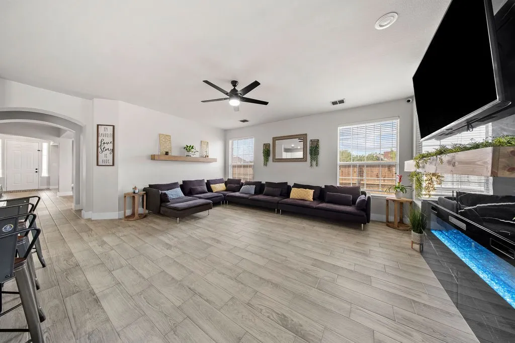 Single Family Residence For Sale in Collin County , 510 Hawthorne Drive, Murphy, Texas 75094, 4 Bedroom, 2 Bathroom, 2 Garage spaces, 3,017 Sqft, built in 2000, mls#21359258, Real Estate Agent in Murphy, Homes For Sale in Collin county, Homes For Sale in Murphy, Realtor in Murphy Texas, Real Estate Brokerage Independent Realty Texas, Luminita Cordes Realtor