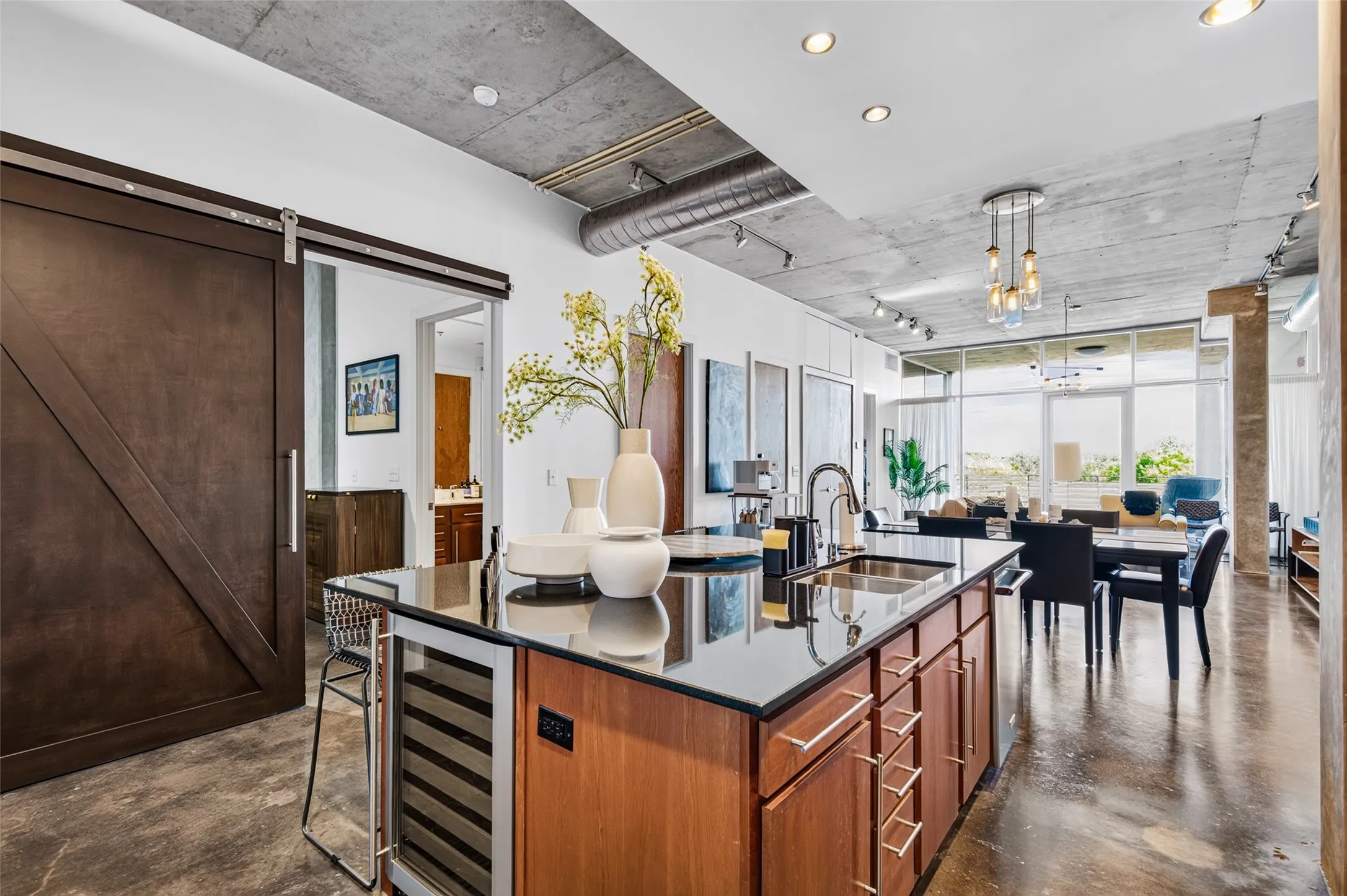 Condominium For Sale in Dallas County , 3030 Bryan Street 306, Dallas, Texas 75204, 2 Bedroom, 2 Bathroom, 2 Garage spaces, 1,601 Sqft, built in 2005, mls#21360039, Real Estate Agent in Dallas, Homes For Sale in Dallas county, Homes For Sale in Dallas, Realtor in Dallas Texas, Real Estate Brokerage Independent Realty Texas, Luminita Cordes Realtor