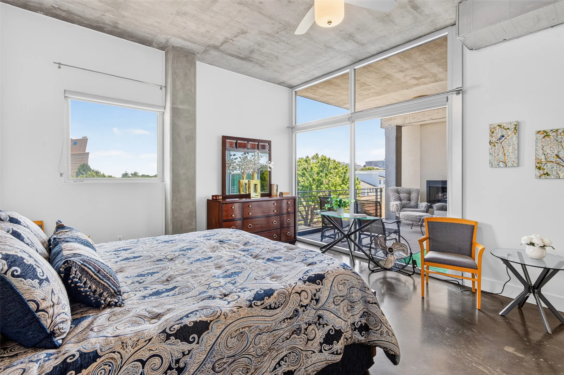 Condominium For Sale in Dallas County , 3030 Bryan Street 306, Dallas, Texas 75204, 2 Bedroom, 2 Bathroom, 2 Garage spaces, 1,601 Sqft, built in 2005, mls#21360039, Real Estate Agent in Dallas, Homes For Sale in Dallas county, Homes For Sale in Dallas, Realtor in Dallas Texas, Real Estate Brokerage Independent Realty Texas, Luminita Cordes Realtor