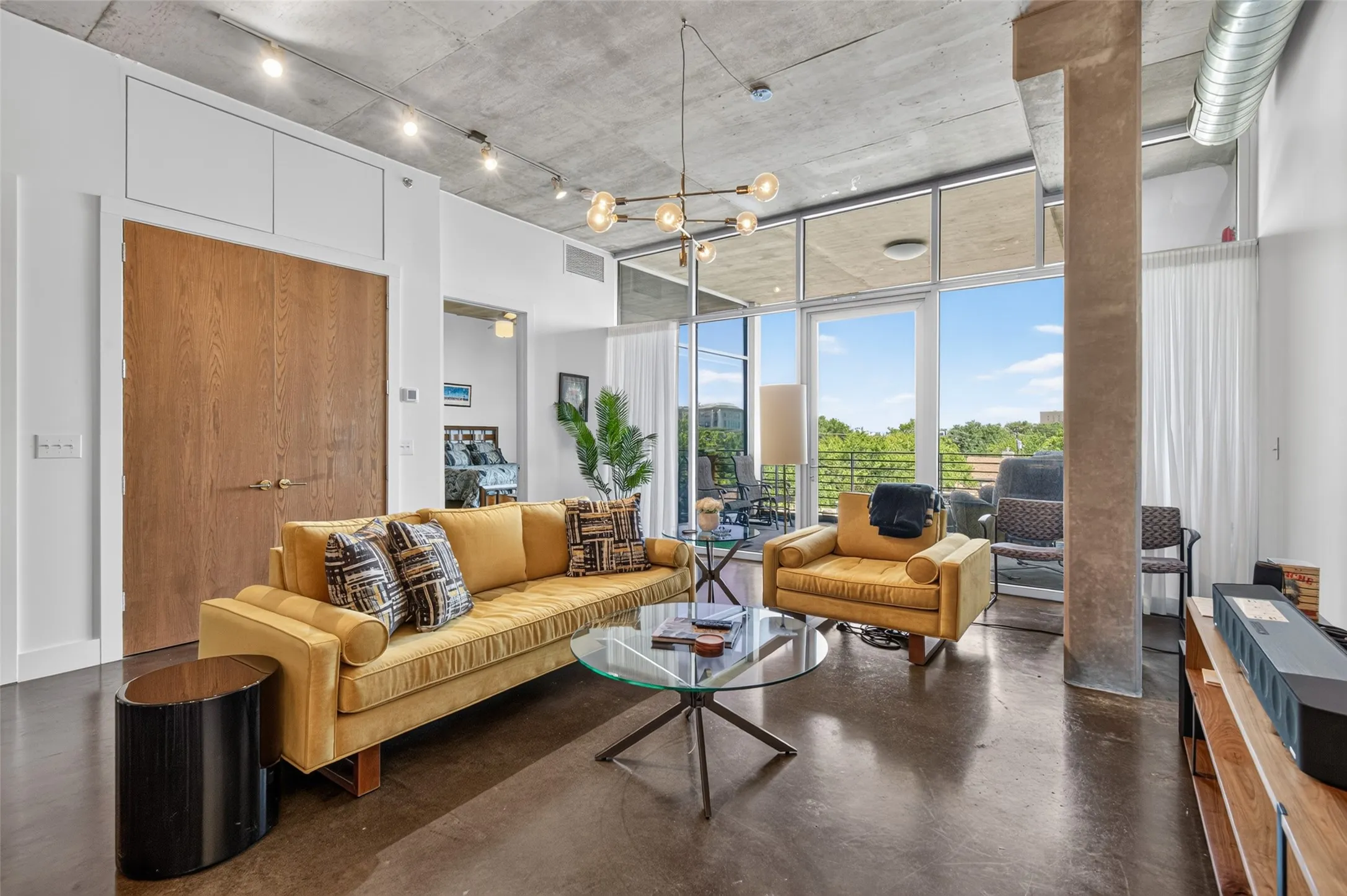 Condominium For Sale in Dallas County , 3030 Bryan Street 306, Dallas, Texas 75204, 2 Bedroom, 2 Bathroom, 2 Garage spaces, 1,601 Sqft, built in 2005, mls#21360039, Real Estate Agent in Dallas, Homes For Sale in Dallas county, Homes For Sale in Dallas, Realtor in Dallas Texas, Real Estate Brokerage Independent Realty Texas, Luminita Cordes Realtor