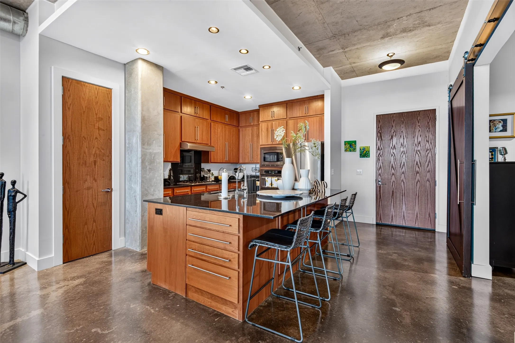Condominium For Sale in Dallas County , 3030 Bryan Street 306, Dallas, Texas 75204, 2 Bedroom, 2 Bathroom, 2 Garage spaces, 1,601 Sqft, built in 2005, mls#21360039, Real Estate Agent in Dallas, Homes For Sale in Dallas county, Homes For Sale in Dallas, Realtor in Dallas Texas, Real Estate Brokerage Independent Realty Texas, Luminita Cordes Realtor