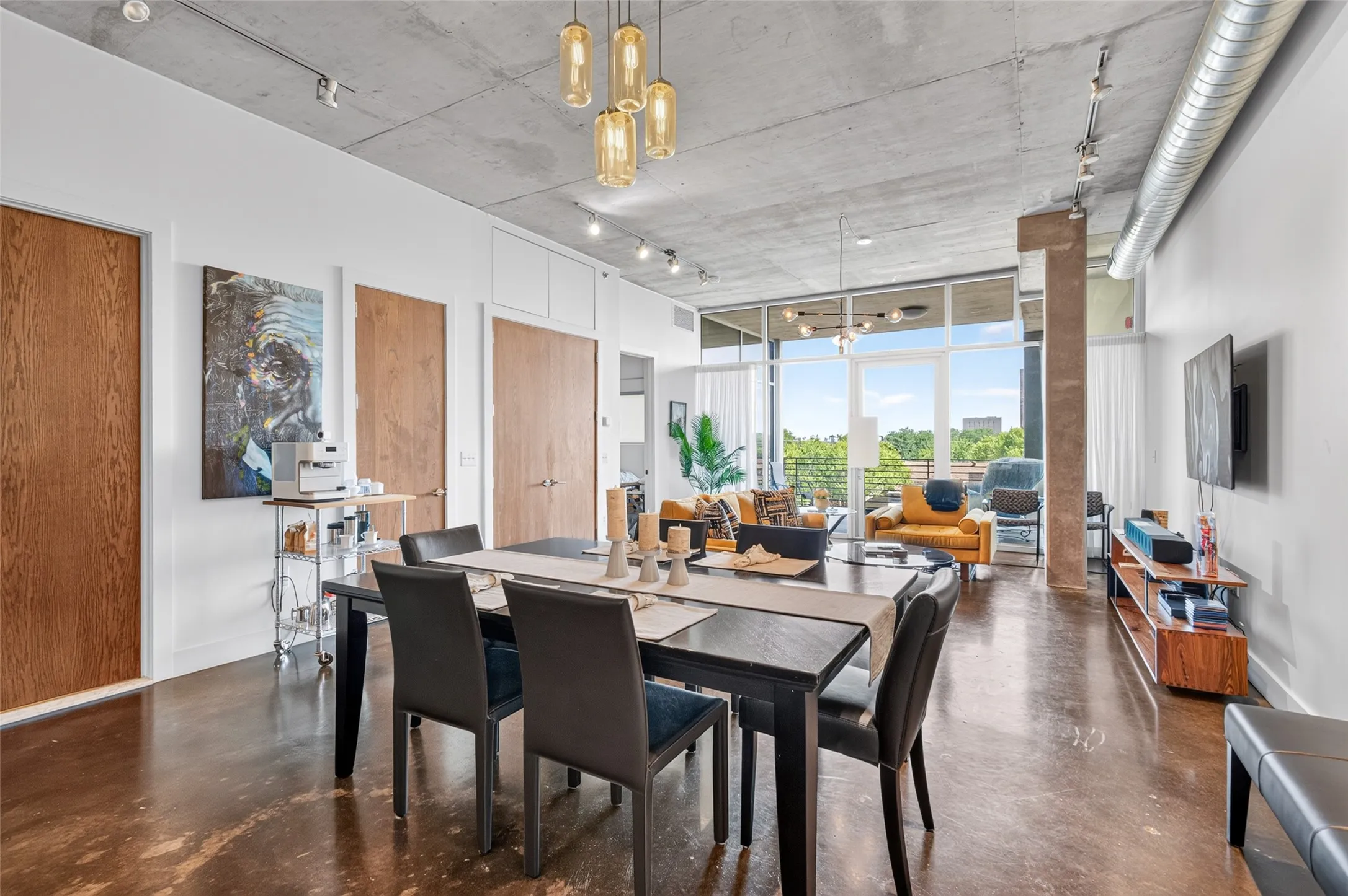 Condominium For Sale in Dallas County , 3030 Bryan Street 306, Dallas, Texas 75204, 2 Bedroom, 2 Bathroom, 2 Garage spaces, 1,601 Sqft, built in 2005, mls#21360039, Real Estate Agent in Dallas, Homes For Sale in Dallas county, Homes For Sale in Dallas, Realtor in Dallas Texas, Real Estate Brokerage Independent Realty Texas, Luminita Cordes Realtor