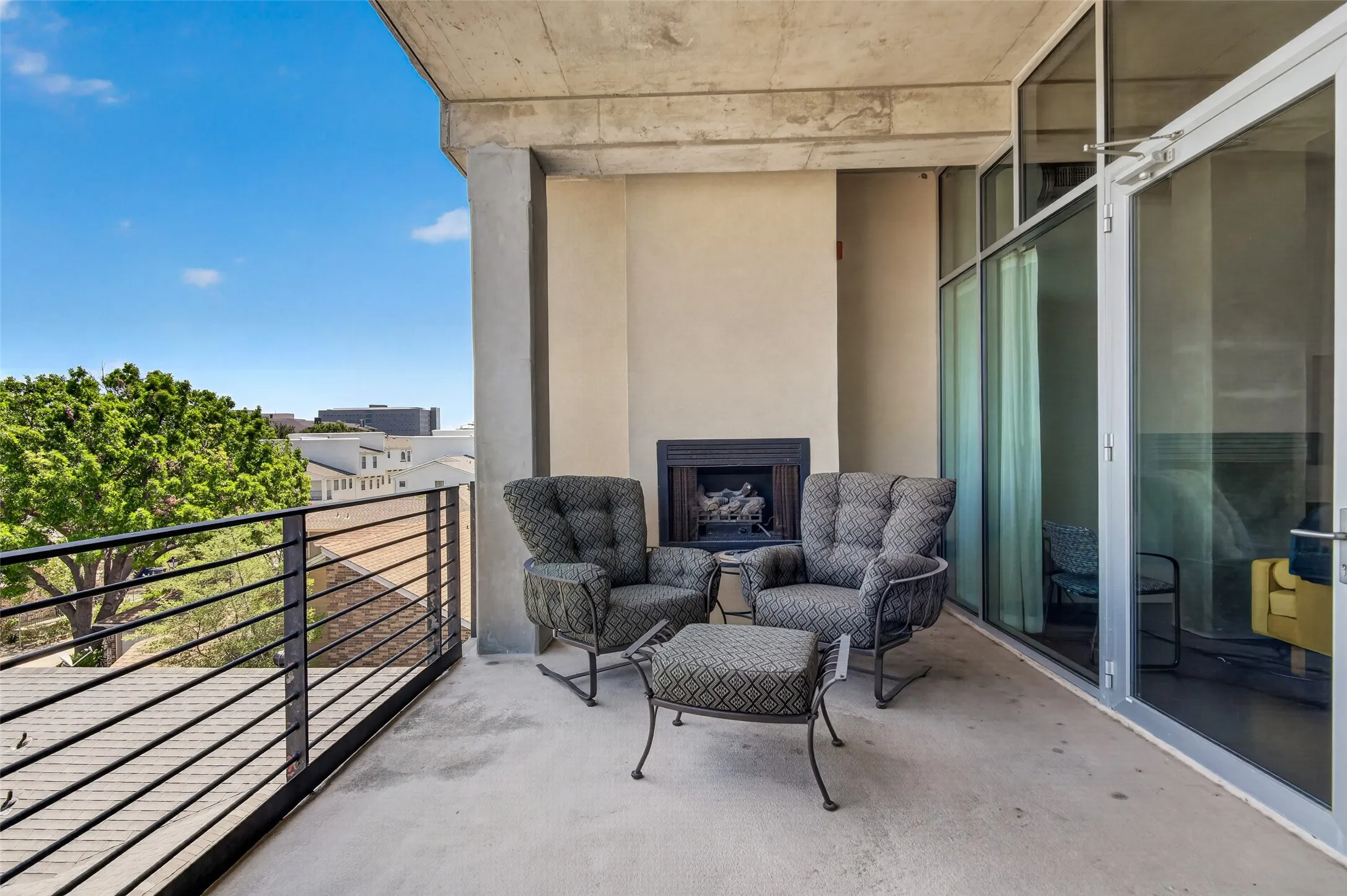 Condominium For Sale in Dallas County , 3030 Bryan Street 306, Dallas, Texas 75204, 2 Bedroom, 2 Bathroom, 2 Garage spaces, 1,601 Sqft, built in 2005, mls#21360039, Real Estate Agent in Dallas, Homes For Sale in Dallas county, Homes For Sale in Dallas, Realtor in Dallas Texas, Real Estate Brokerage Independent Realty Texas, Luminita Cordes Realtor