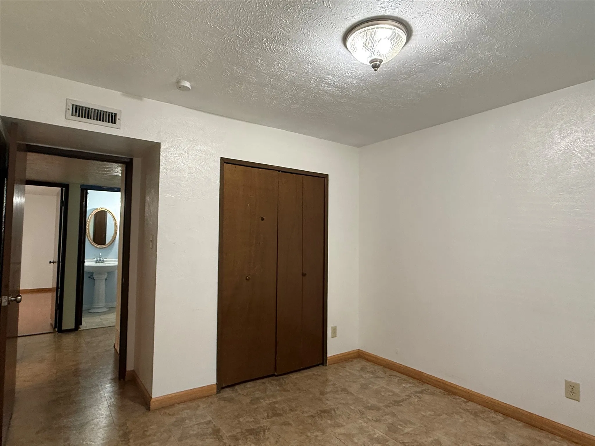 Single Family Residence For Rent in Dallas County , 2114 Burrows Trail, Grand Prairie, Texas 75052, 3 Bedroom, 2 Bathroom, 2 Garage spaces, 1,934 Sqft, built in 1980, mls#21355783, Real Estate Agent in Grand Prairie, Homes For Rent in Dallas county, Homes For Rent in Grand Prairie, Realtor in Grand Prairie Texas, Real Estate Brokerage Independent Realty Texas, Luminita Cordes Realtor