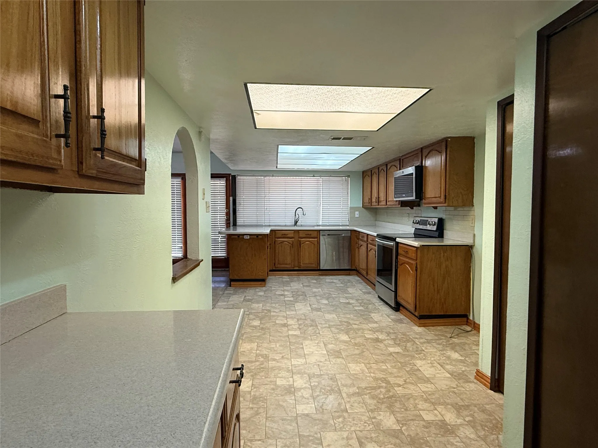 Single Family Residence For Rent in Dallas County , 2114 Burrows Trail, Grand Prairie, Texas 75052, 3 Bedroom, 2 Bathroom, 2 Garage spaces, 1,934 Sqft, built in 1980, mls#21355783, Real Estate Agent in Grand Prairie, Homes For Rent in Dallas county, Homes For Rent in Grand Prairie, Realtor in Grand Prairie Texas, Real Estate Brokerage Independent Realty Texas, Luminita Cordes Realtor