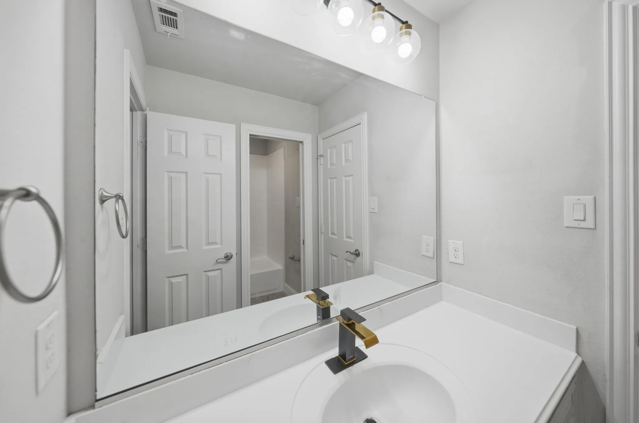 Single Family Residence For Sale in Tarrant County , 5228 Bow Lake Trail, Fort Worth, Texas 76179, 5 Bedroom, 4 Bathroom, 3 Garage spaces, 3,828 Sqft, built in 2017, mls#21358416, Real Estate Agent in Fort Worth, Homes For Sale in Tarrant county, Homes For Sale in Fort Worth, Realtor in Fort Worth Texas, Real Estate Brokerage Independent Realty Texas, Luminita Cordes Realtor