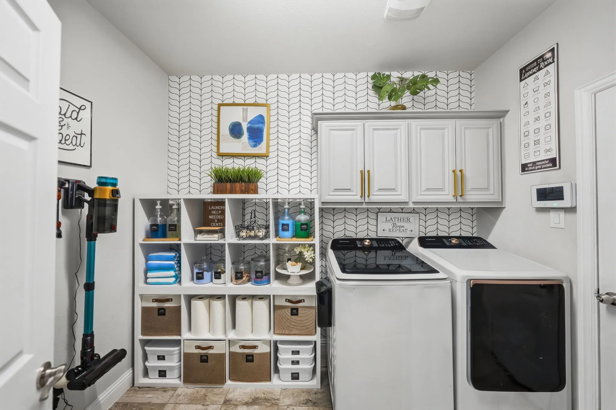 Single Family Residence For Sale in Tarrant County , 5228 Bow Lake Trail, Fort Worth, Texas 76179, 5 Bedroom, 4 Bathroom, 3 Garage spaces, 3,828 Sqft, built in 2017, mls#21358416, Real Estate Agent in Fort Worth, Homes For Sale in Tarrant county, Homes For Sale in Fort Worth, Realtor in Fort Worth Texas, Real Estate Brokerage Independent Realty Texas, Luminita Cordes Realtor
