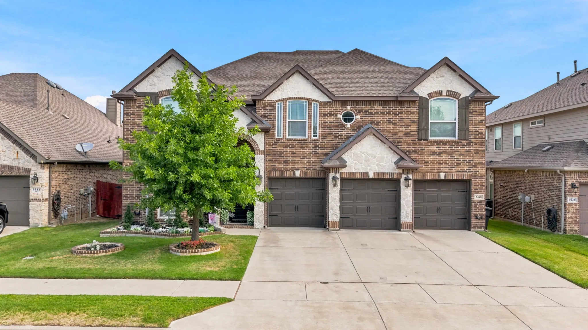 Single Family Residence For Sale in Tarrant County , 5228 Bow Lake Trail, Fort Worth, Texas 76179, 5 Bedroom, 4 Bathroom, 3 Garage spaces, 3,828 Sqft, built in 2017, mls#21358416, Real Estate Agent in Fort Worth, Homes For Sale in Tarrant county, Homes For Sale in Fort Worth, Realtor in Fort Worth Texas, Real Estate Brokerage Independent Realty Texas, Luminita Cordes Realtor