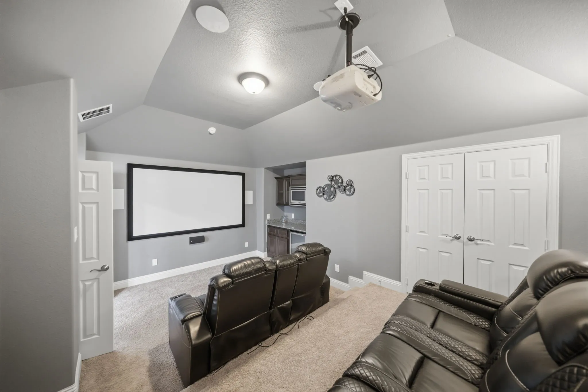 Single Family Residence For Sale in Tarrant County , 5228 Bow Lake Trail, Fort Worth, Texas 76179, 5 Bedroom, 4 Bathroom, 3 Garage spaces, 3,828 Sqft, built in 2017, mls#21358416, Real Estate Agent in Fort Worth, Homes For Sale in Tarrant county, Homes For Sale in Fort Worth, Realtor in Fort Worth Texas, Real Estate Brokerage Independent Realty Texas, Luminita Cordes Realtor