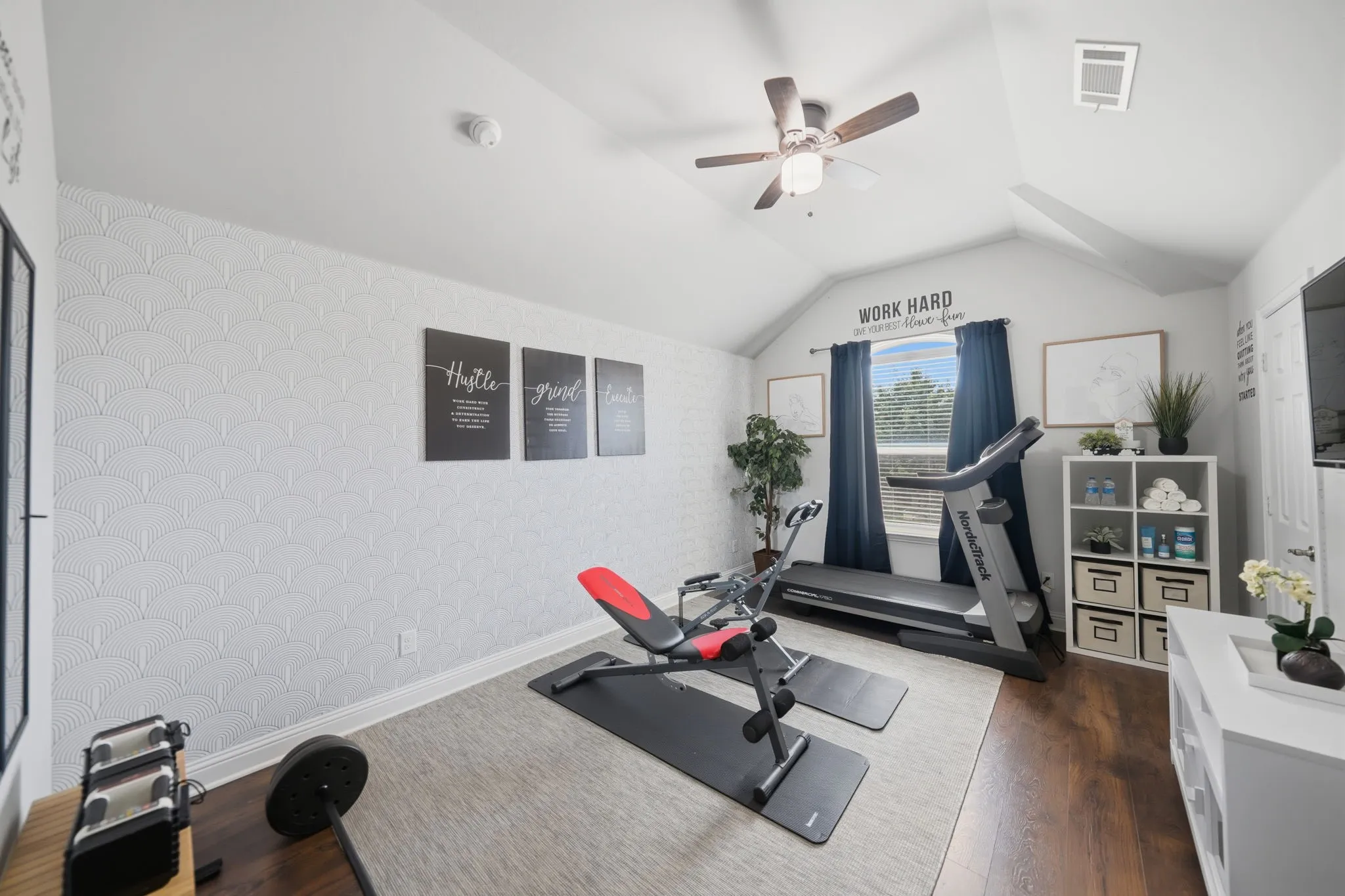 Single Family Residence For Sale in Tarrant County , 5228 Bow Lake Trail, Fort Worth, Texas 76179, 5 Bedroom, 4 Bathroom, 3 Garage spaces, 3,828 Sqft, built in 2017, mls#21358416, Real Estate Agent in Fort Worth, Homes For Sale in Tarrant county, Homes For Sale in Fort Worth, Realtor in Fort Worth Texas, Real Estate Brokerage Independent Realty Texas, Luminita Cordes Realtor