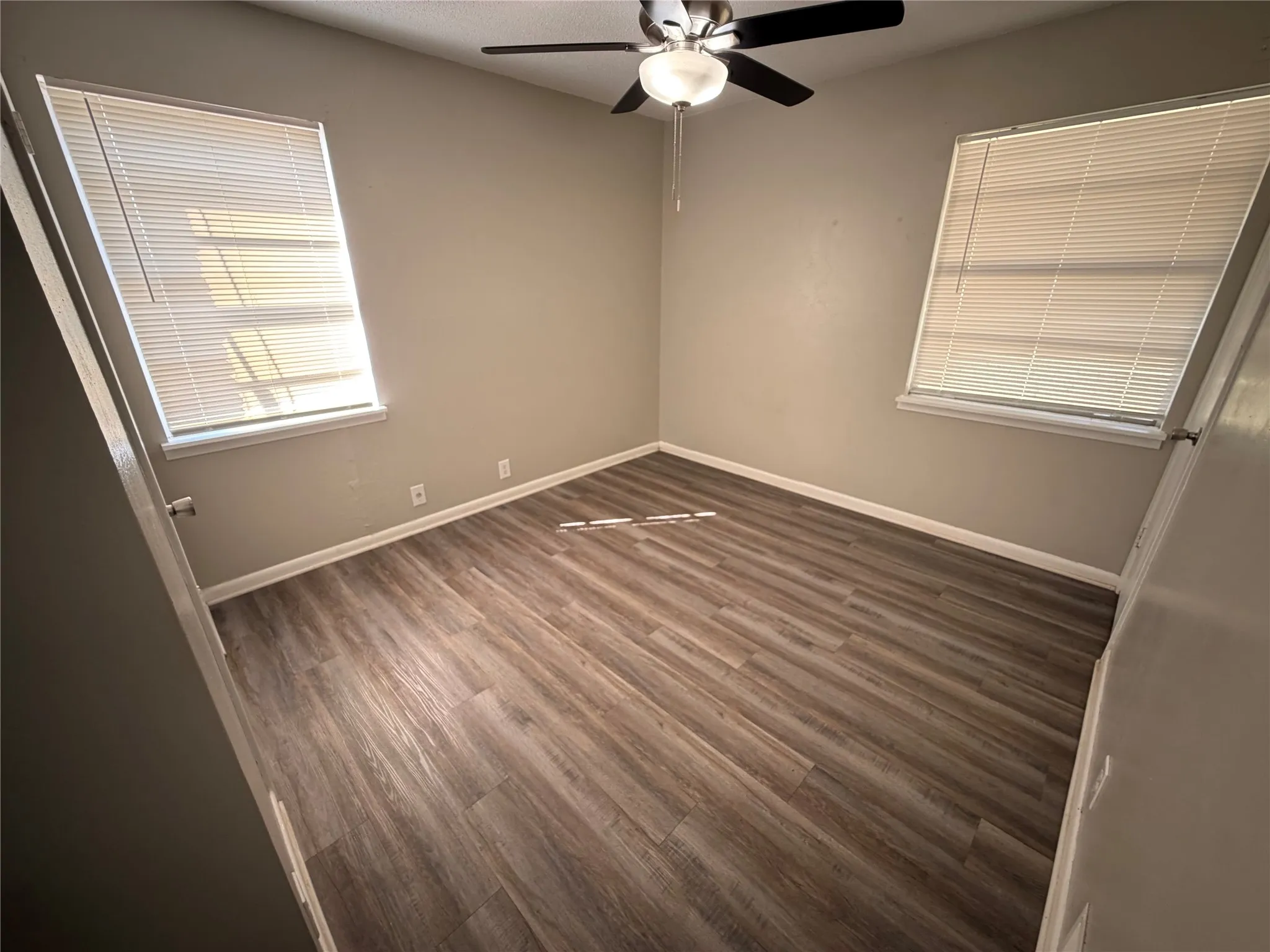 Single Family Residence For Rent in Johnson County , 1902 Joslin Street, Cleburne, Texas 76033, 3 Bedroom, 2 Bathroom, Garage spaces, 1,468 Sqft, built in 1960, mls#21360051, Real Estate Agent in Cleburne, Homes For Rent in Johnson county, Homes For Rent in Cleburne, Realtor in Cleburne Texas, Real Estate Brokerage Independent Realty Texas, Luminita Cordes Realtor