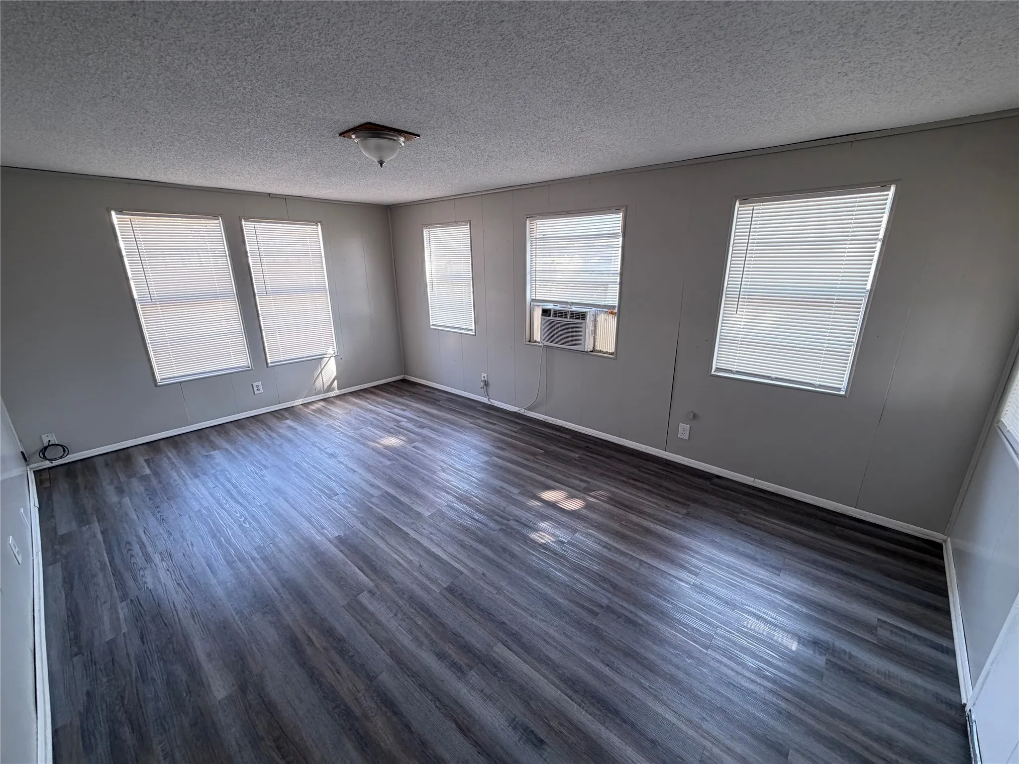 Single Family Residence For Rent in Johnson County , 1902 Joslin Street, Cleburne, Texas 76033, 3 Bedroom, 2 Bathroom, Garage spaces, 1,468 Sqft, built in 1960, mls#21360051, Real Estate Agent in Cleburne, Homes For Rent in Johnson county, Homes For Rent in Cleburne, Realtor in Cleburne Texas, Real Estate Brokerage Independent Realty Texas, Luminita Cordes Realtor