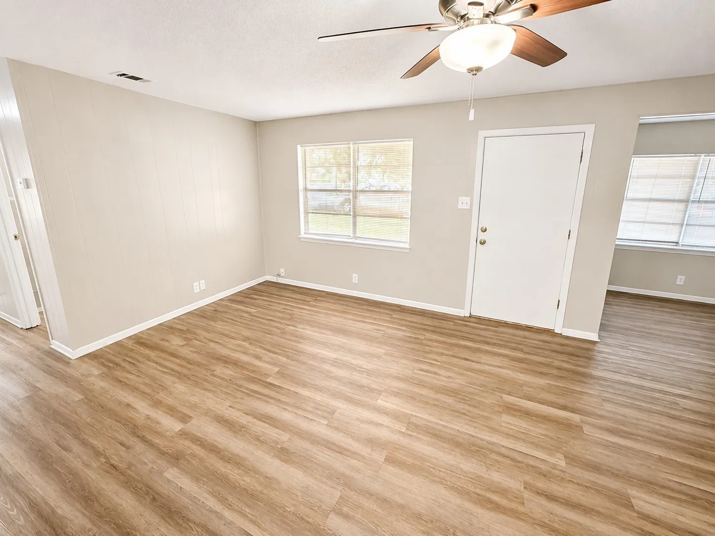 Single Family Residence For Rent in Johnson County , 1902 Joslin Street, Cleburne, Texas 76033, 3 Bedroom, 2 Bathroom, Garage spaces, 1,468 Sqft, built in 1960, mls#21360051, Real Estate Agent in Cleburne, Homes For Rent in Johnson county, Homes For Rent in Cleburne, Realtor in Cleburne Texas, Real Estate Brokerage Independent Realty Texas, Luminita Cordes Realtor
