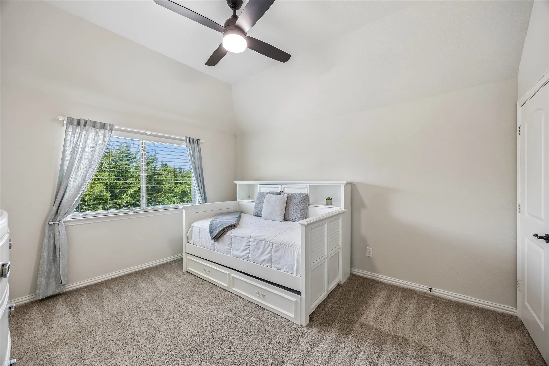 Single Family Residence For Sale in Collin County , 14109 Katiliz Place, Frisco, Texas 75035, 5 Bedroom, 4 Bathroom, 3 Garage spaces, 4,202 Sqft, built in 2012, mls#21358402, Real Estate Agent in Frisco, Homes For Sale in Collin county, Homes For Sale in Frisco, Realtor in Frisco Texas, Real Estate Brokerage Independent Realty Texas, Luminita Cordes Realtor