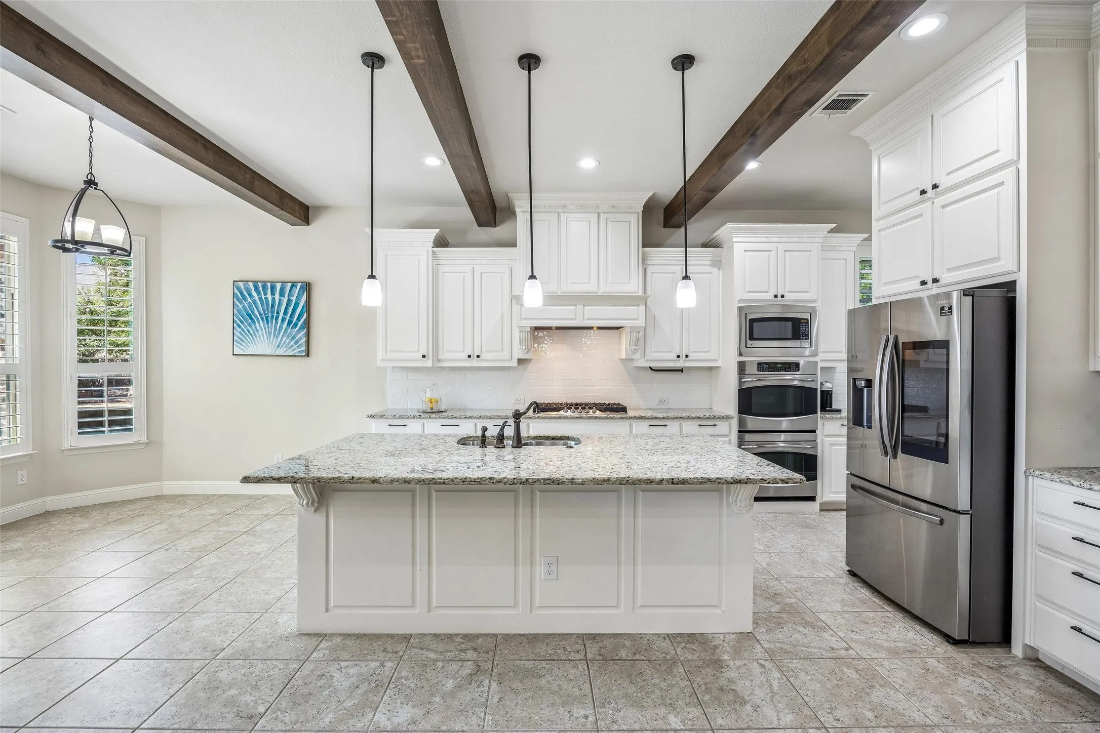 Stunning island allows for casual dining