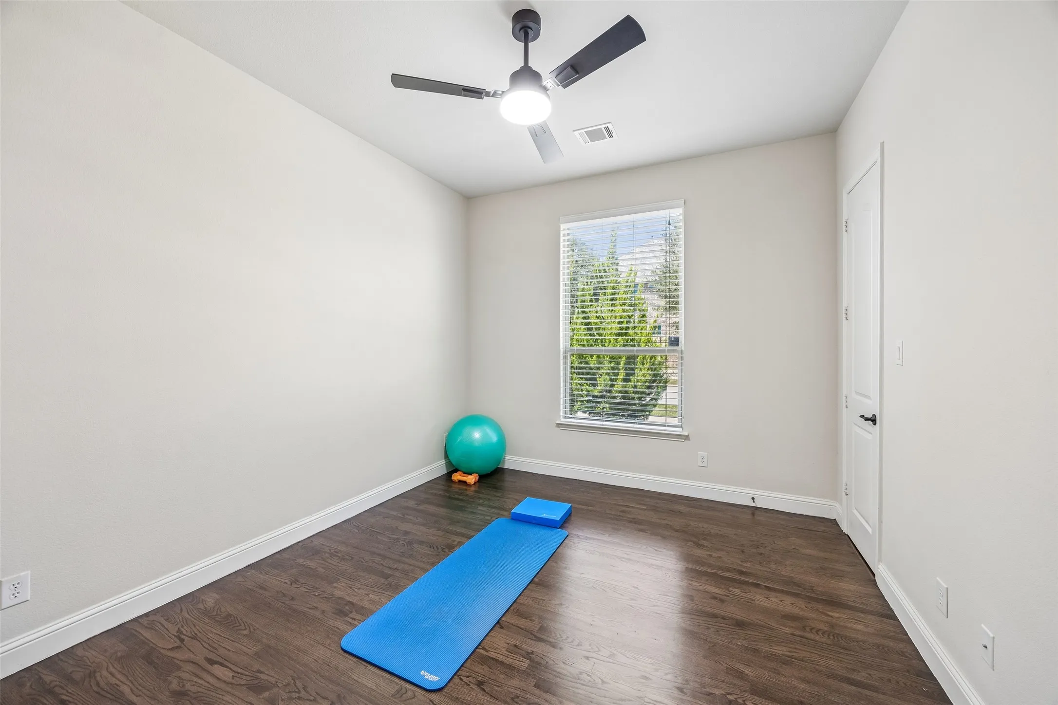 Single Family Residence For Sale in Collin County , 14109 Katiliz Place, Frisco, Texas 75035, 5 Bedroom, 4 Bathroom, 3 Garage spaces, 4,202 Sqft, built in 2012, mls#21358402, Real Estate Agent in Frisco, Homes For Sale in Collin county, Homes For Sale in Frisco, Realtor in Frisco Texas, Real Estate Brokerage Independent Realty Texas, Luminita Cordes Realtor