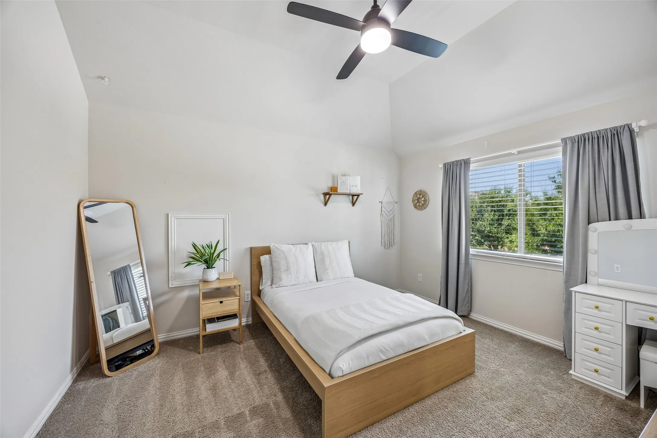 Single Family Residence For Sale in Collin County , 14109 Katiliz Place, Frisco, Texas 75035, 5 Bedroom, 4 Bathroom, 3 Garage spaces, 4,202 Sqft, built in 2012, mls#21358402, Real Estate Agent in Frisco, Homes For Sale in Collin county, Homes For Sale in Frisco, Realtor in Frisco Texas, Real Estate Brokerage Independent Realty Texas, Luminita Cordes Realtor