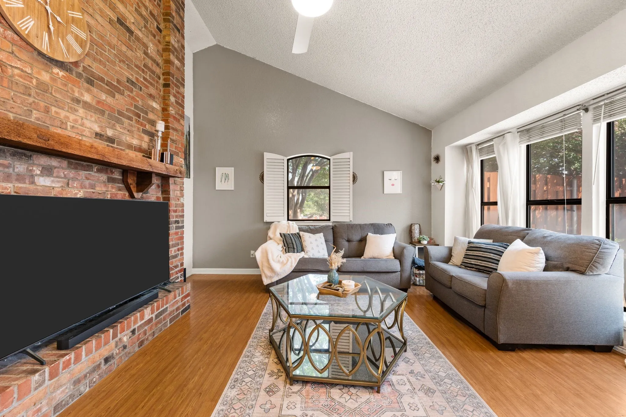 Condominium For Sale in Tarrant County , 2541 Shady Ridge Drive C, Bedford, Texas 76021, 2 Bedroom, 2 Bathroom, Garage spaces, 1,014 Sqft, built in 1983, mls#21353960, Real Estate Agent in Bedford, Homes For Sale in Tarrant county, Homes For Sale in Bedford, Realtor in Bedford Texas, Real Estate Brokerage Independent Realty Texas, Luminita Cordes Realtor