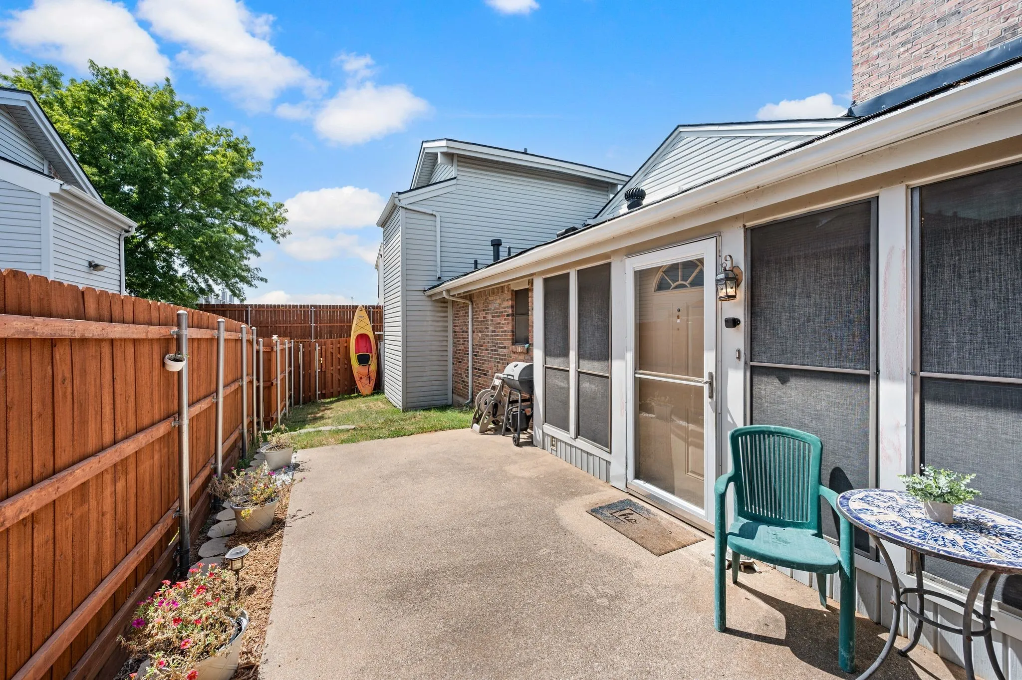 Condominium For Sale in Tarrant County , 2541 Shady Ridge Drive C, Bedford, Texas 76021, 2 Bedroom, 2 Bathroom, Garage spaces, 1,014 Sqft, built in 1983, mls#21353960, Real Estate Agent in Bedford, Homes For Sale in Tarrant county, Homes For Sale in Bedford, Realtor in Bedford Texas, Real Estate Brokerage Independent Realty Texas, Luminita Cordes Realtor