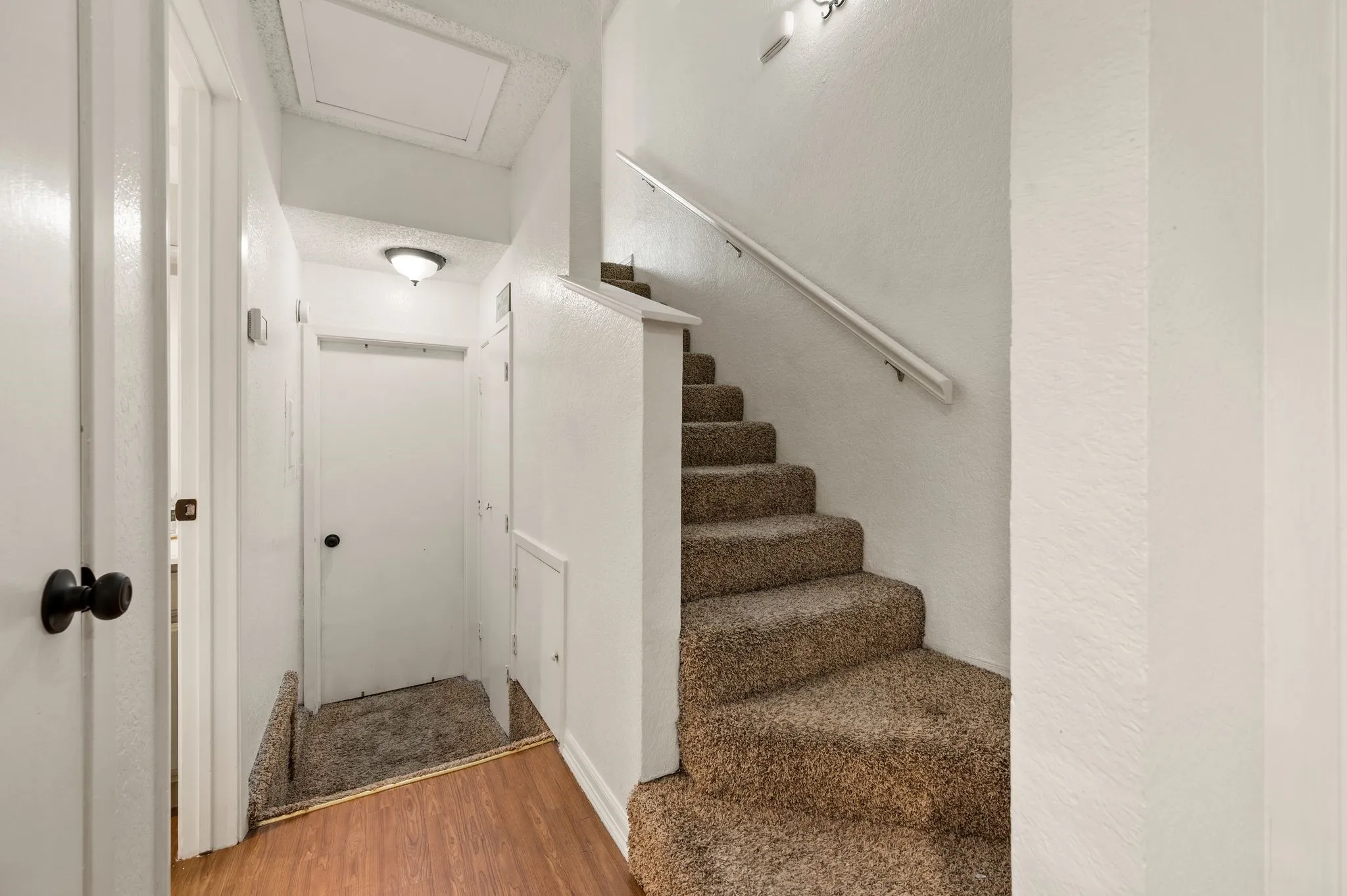 Condominium For Sale in Tarrant County , 2541 Shady Ridge Drive C, Bedford, Texas 76021, 2 Bedroom, 2 Bathroom, Garage spaces, 1,014 Sqft, built in 1983, mls#21353960, Real Estate Agent in Bedford, Homes For Sale in Tarrant county, Homes For Sale in Bedford, Realtor in Bedford Texas, Real Estate Brokerage Independent Realty Texas, Luminita Cordes Realtor