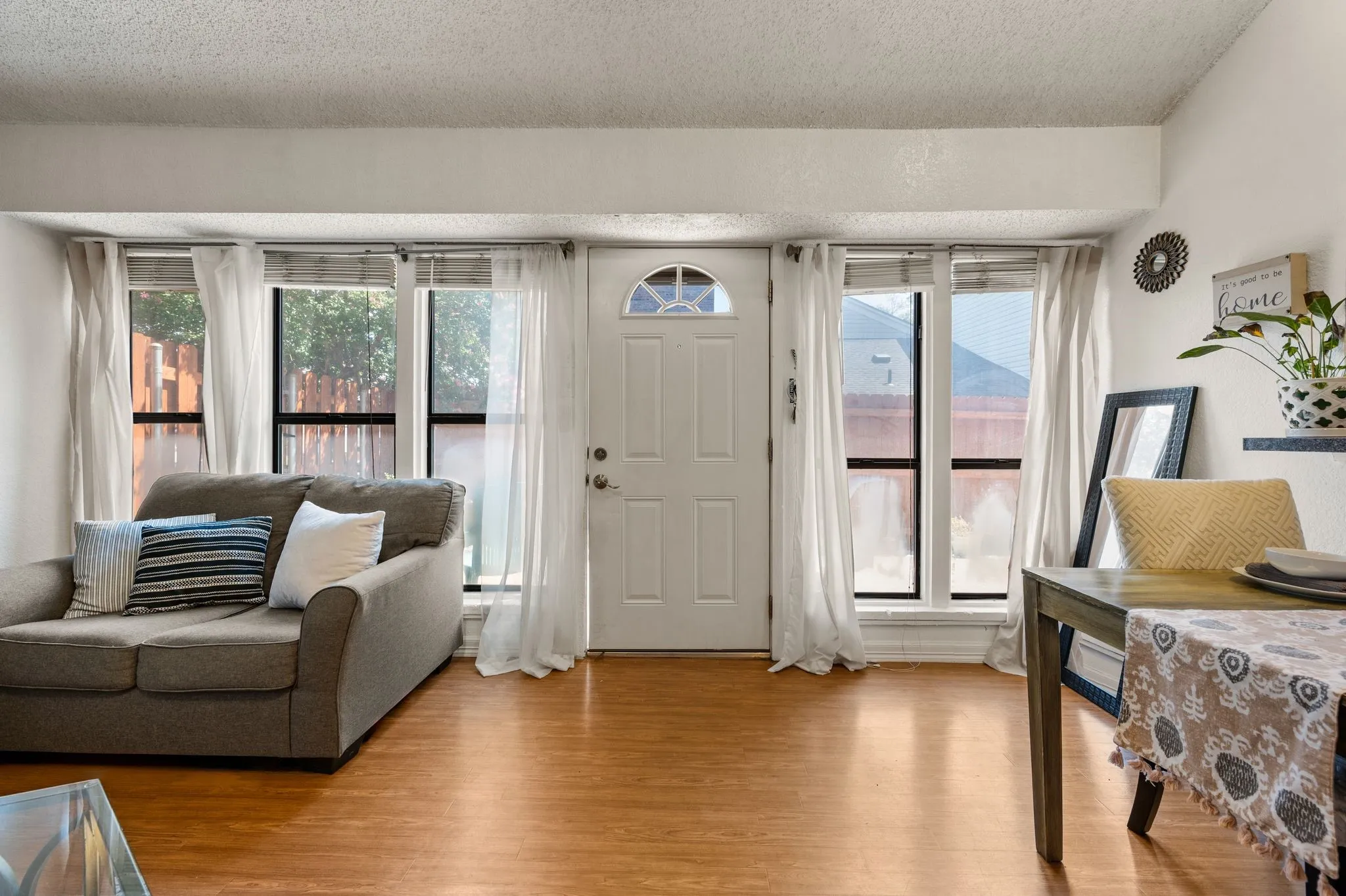 Condominium For Sale in Tarrant County , 2541 Shady Ridge Drive C, Bedford, Texas 76021, 2 Bedroom, 2 Bathroom, Garage spaces, 1,014 Sqft, built in 1983, mls#21353960, Real Estate Agent in Bedford, Homes For Sale in Tarrant county, Homes For Sale in Bedford, Realtor in Bedford Texas, Real Estate Brokerage Independent Realty Texas, Luminita Cordes Realtor