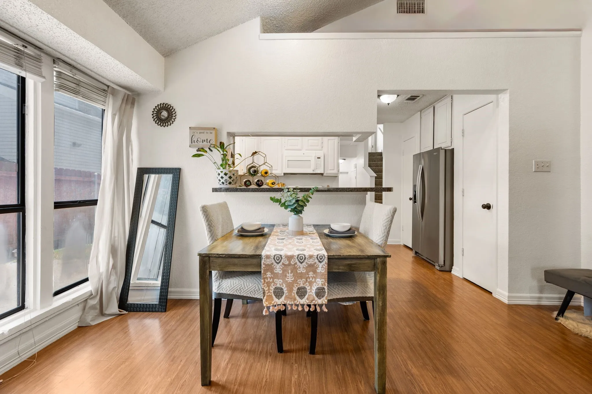 Condominium For Sale in Tarrant County , 2541 Shady Ridge Drive C, Bedford, Texas 76021, 2 Bedroom, 2 Bathroom, Garage spaces, 1,014 Sqft, built in 1983, mls#21353960, Real Estate Agent in Bedford, Homes For Sale in Tarrant county, Homes For Sale in Bedford, Realtor in Bedford Texas, Real Estate Brokerage Independent Realty Texas, Luminita Cordes Realtor