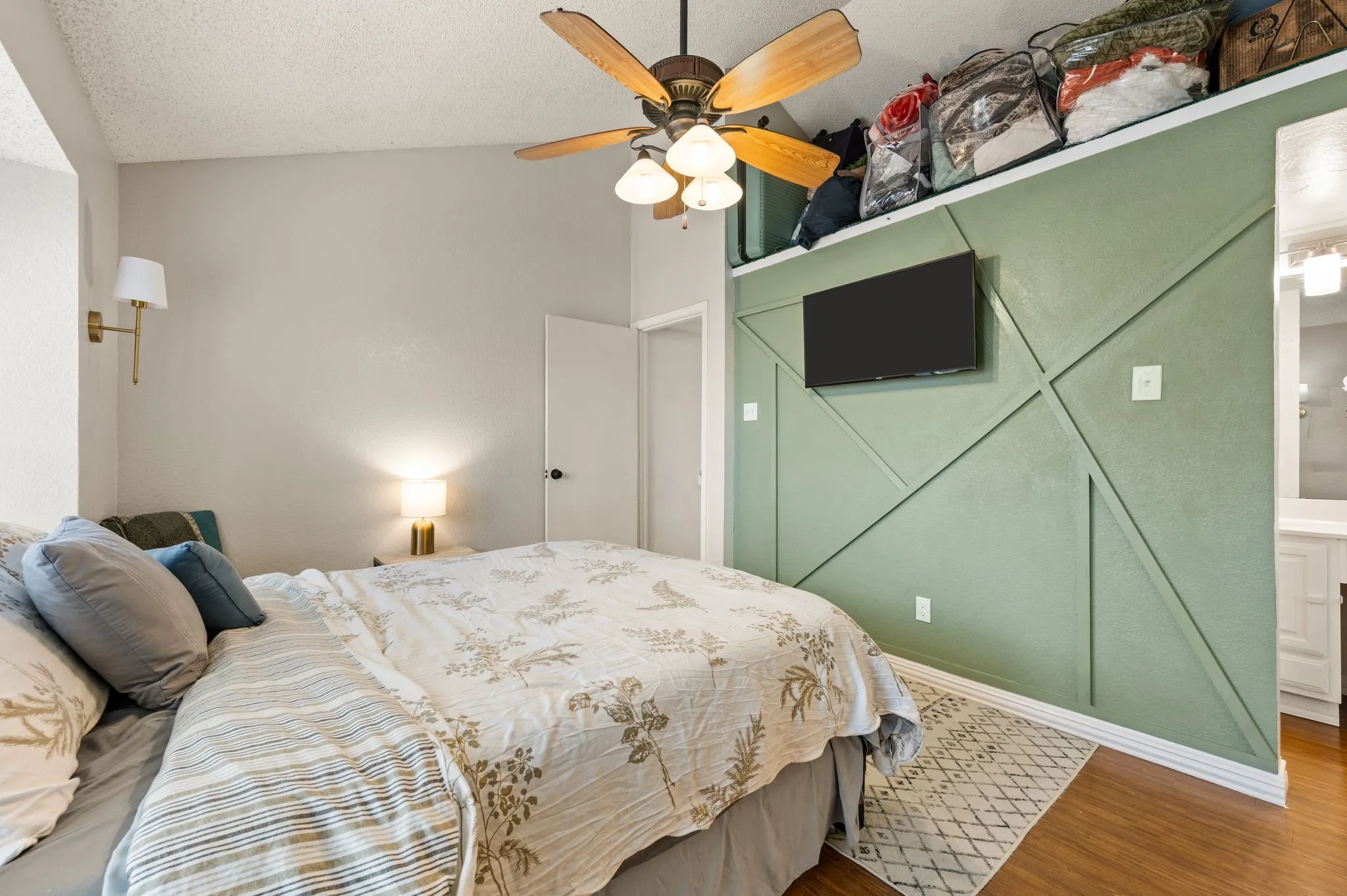 Condominium For Sale in Tarrant County , 2541 Shady Ridge Drive C, Bedford, Texas 76021, 2 Bedroom, 2 Bathroom, Garage spaces, 1,014 Sqft, built in 1983, mls#21353960, Real Estate Agent in Bedford, Homes For Sale in Tarrant county, Homes For Sale in Bedford, Realtor in Bedford Texas, Real Estate Brokerage Independent Realty Texas, Luminita Cordes Realtor