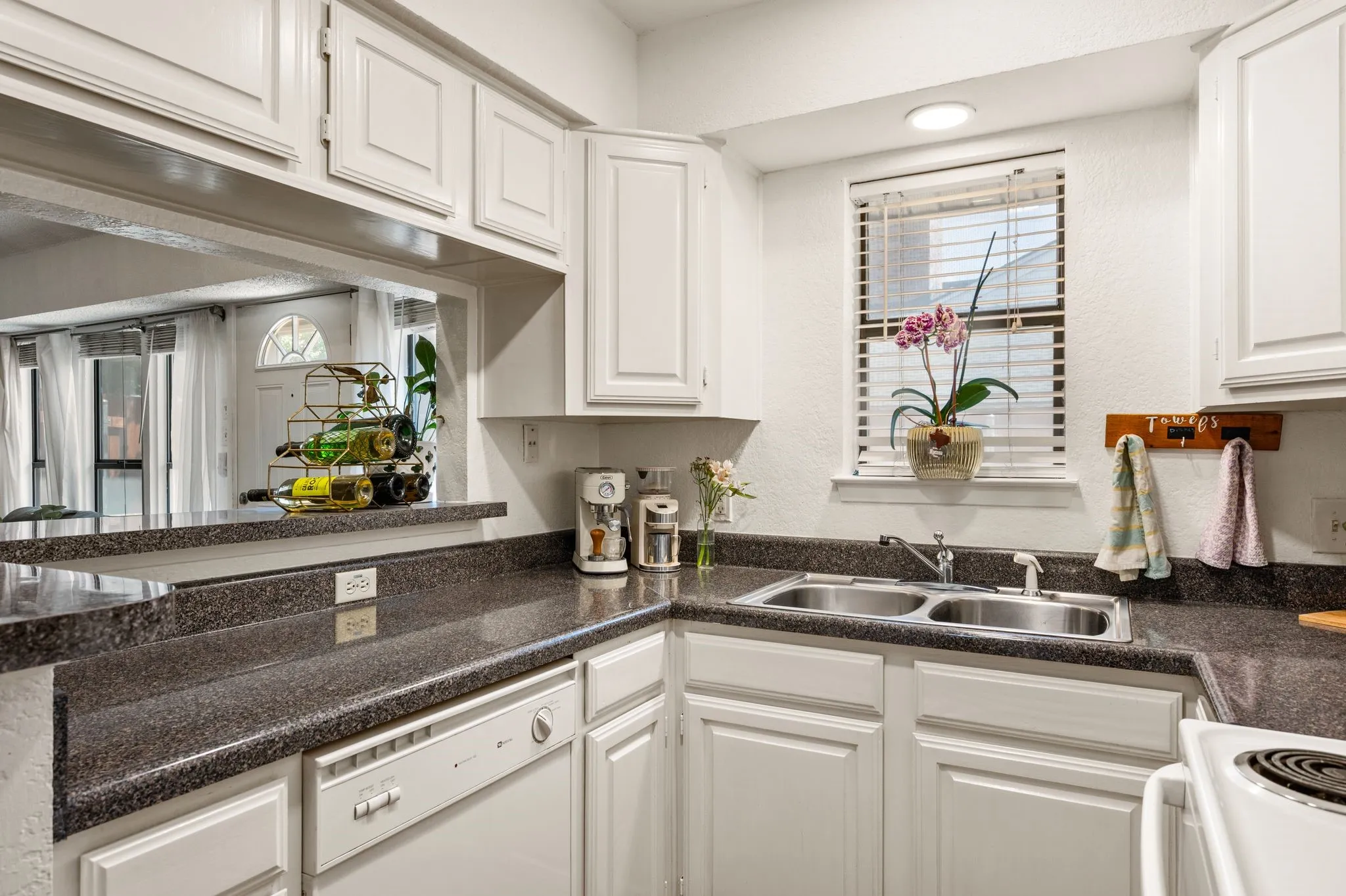 Condominium For Sale in Tarrant County , 2541 Shady Ridge Drive C, Bedford, Texas 76021, 2 Bedroom, 2 Bathroom, Garage spaces, 1,014 Sqft, built in 1983, mls#21353960, Real Estate Agent in Bedford, Homes For Sale in Tarrant county, Homes For Sale in Bedford, Realtor in Bedford Texas, Real Estate Brokerage Independent Realty Texas, Luminita Cordes Realtor