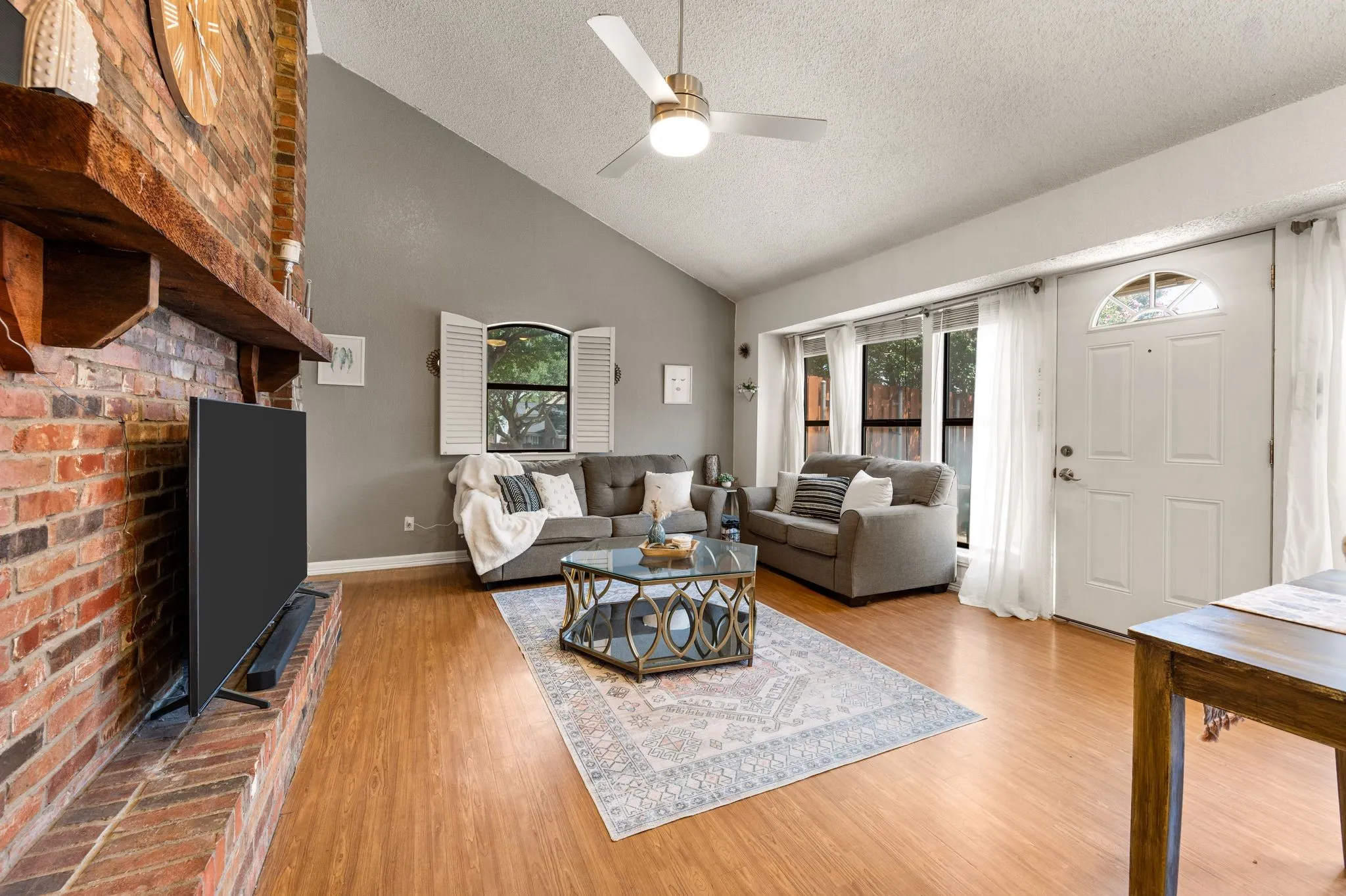 Condominium For Sale in Tarrant County , 2541 Shady Ridge Drive C, Bedford, Texas 76021, 2 Bedroom, 2 Bathroom, Garage spaces, 1,014 Sqft, built in 1983, mls#21353960, Real Estate Agent in Bedford, Homes For Sale in Tarrant county, Homes For Sale in Bedford, Realtor in Bedford Texas, Real Estate Brokerage Independent Realty Texas, Luminita Cordes Realtor