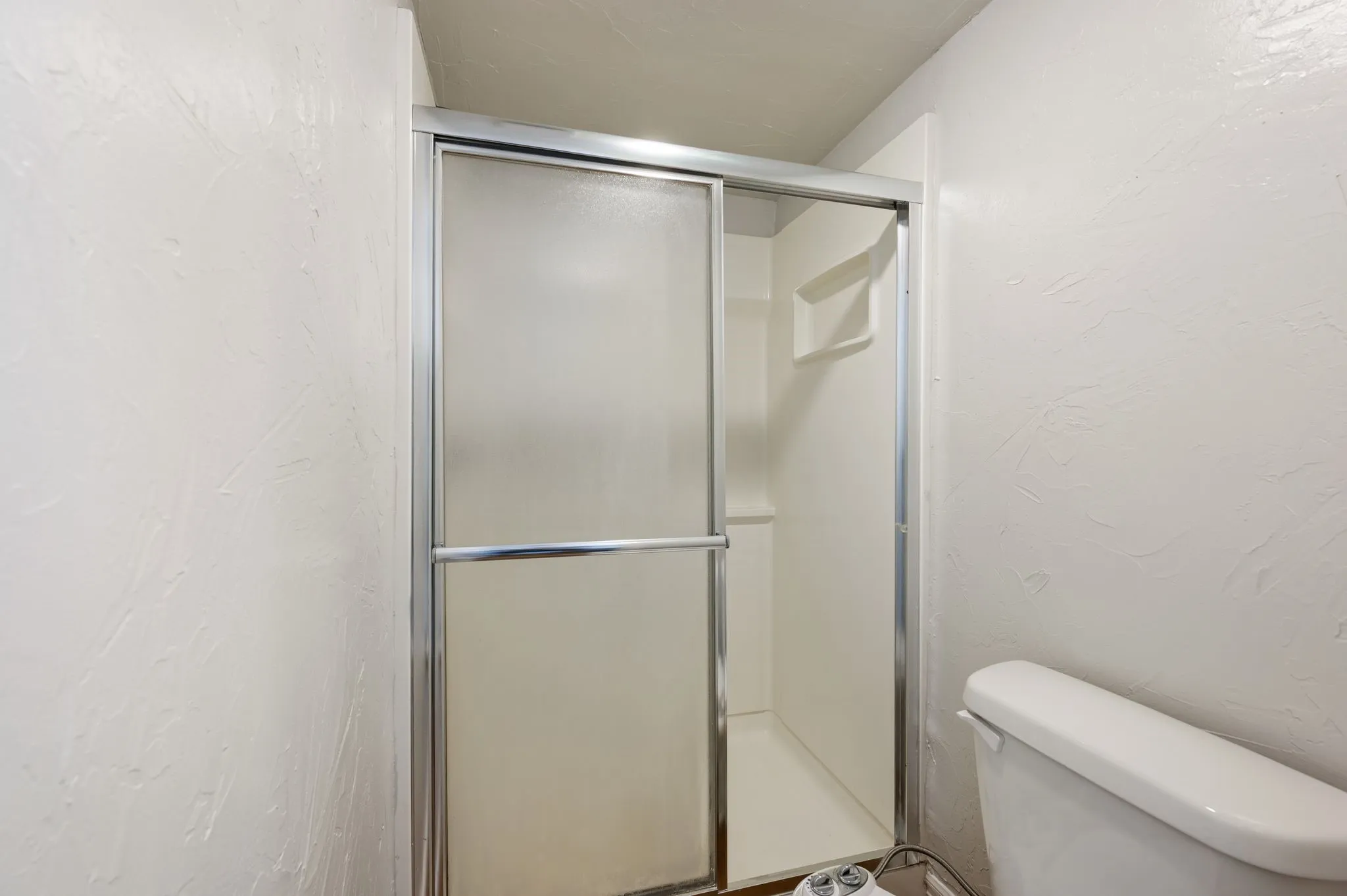 Condominium For Sale in Tarrant County , 2541 Shady Ridge Drive C, Bedford, Texas 76021, 2 Bedroom, 2 Bathroom, Garage spaces, 1,014 Sqft, built in 1983, mls#21353960, Real Estate Agent in Bedford, Homes For Sale in Tarrant county, Homes For Sale in Bedford, Realtor in Bedford Texas, Real Estate Brokerage Independent Realty Texas, Luminita Cordes Realtor